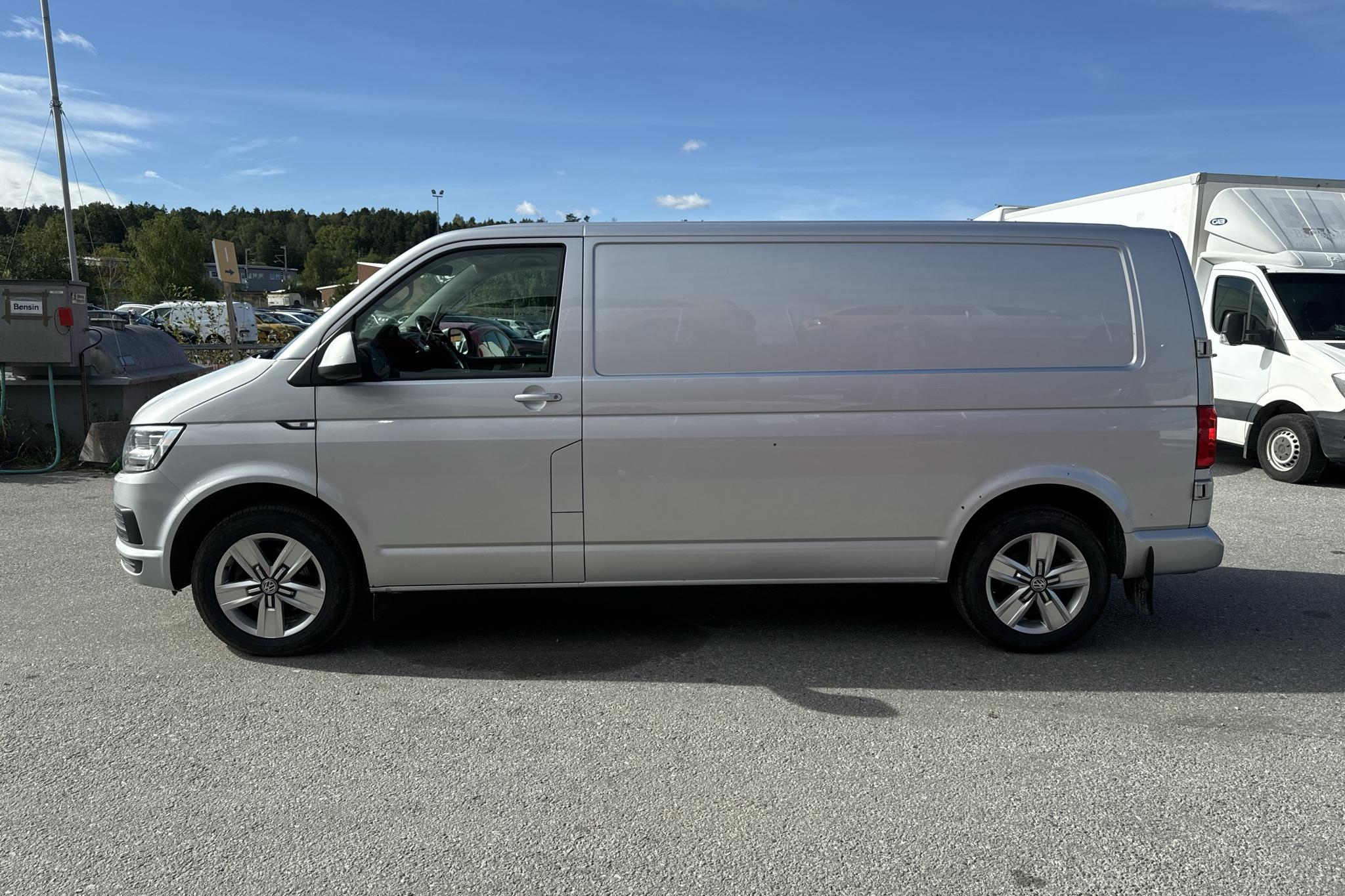 VW Transporter T6 2.0 TDI BMT Skåp 4MOTION (150hk) - 18 176 mil - Automat - silver - 2018