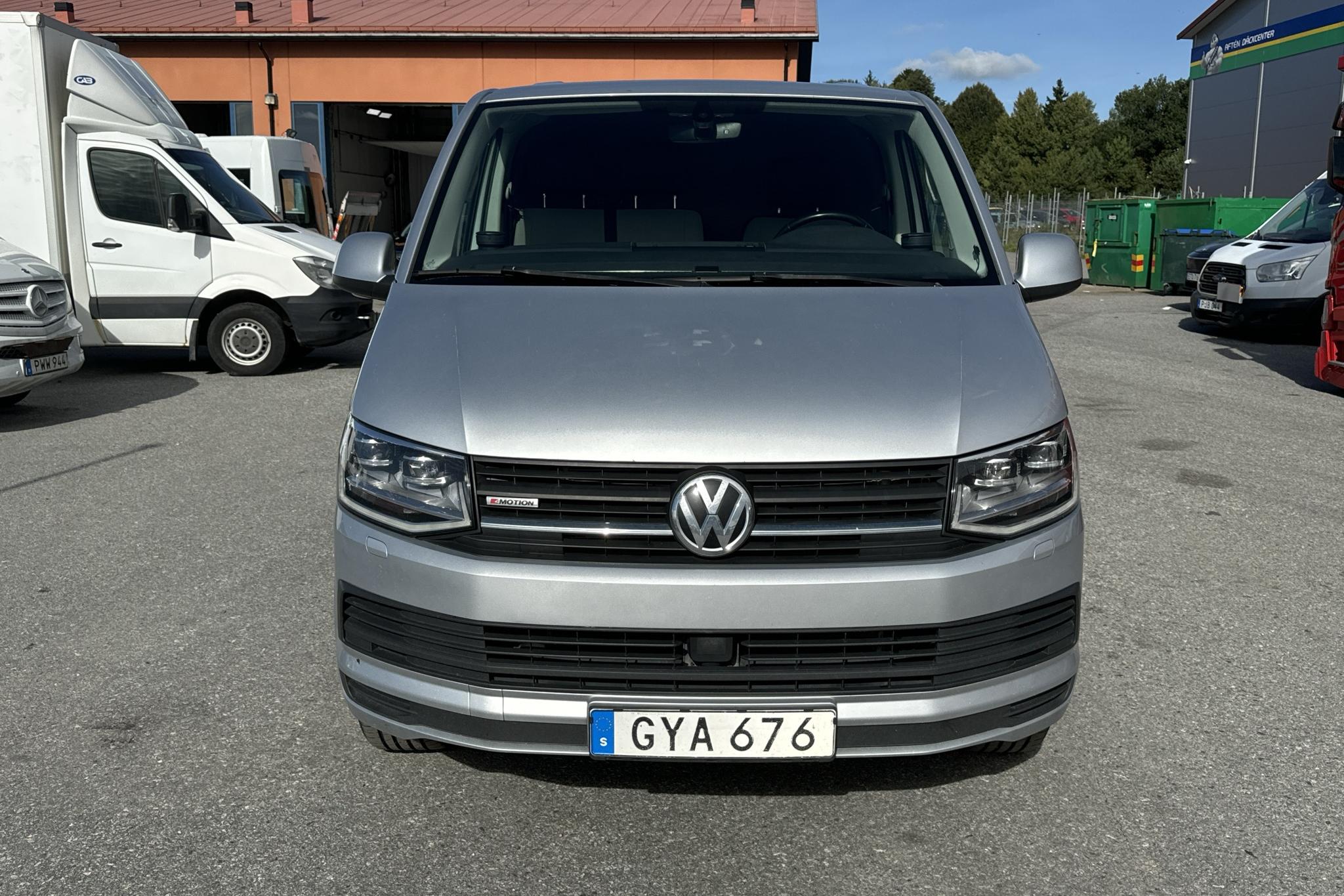 VW Transporter T6 2.0 TDI BMT Skåp 4MOTION (150hk) - 181 760 km - Automaattinen - hopea - 2018