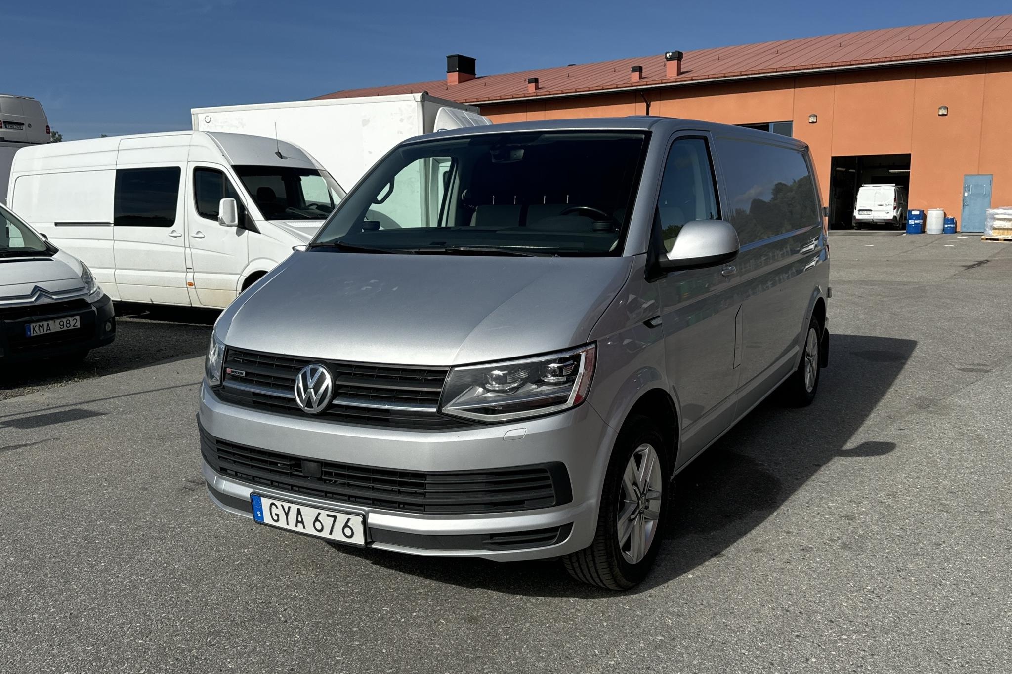 VW Transporter T6 2.0 TDI BMT Skåp 4MOTION (150hk) - 181 760 km - Automaattinen - hopea - 2018