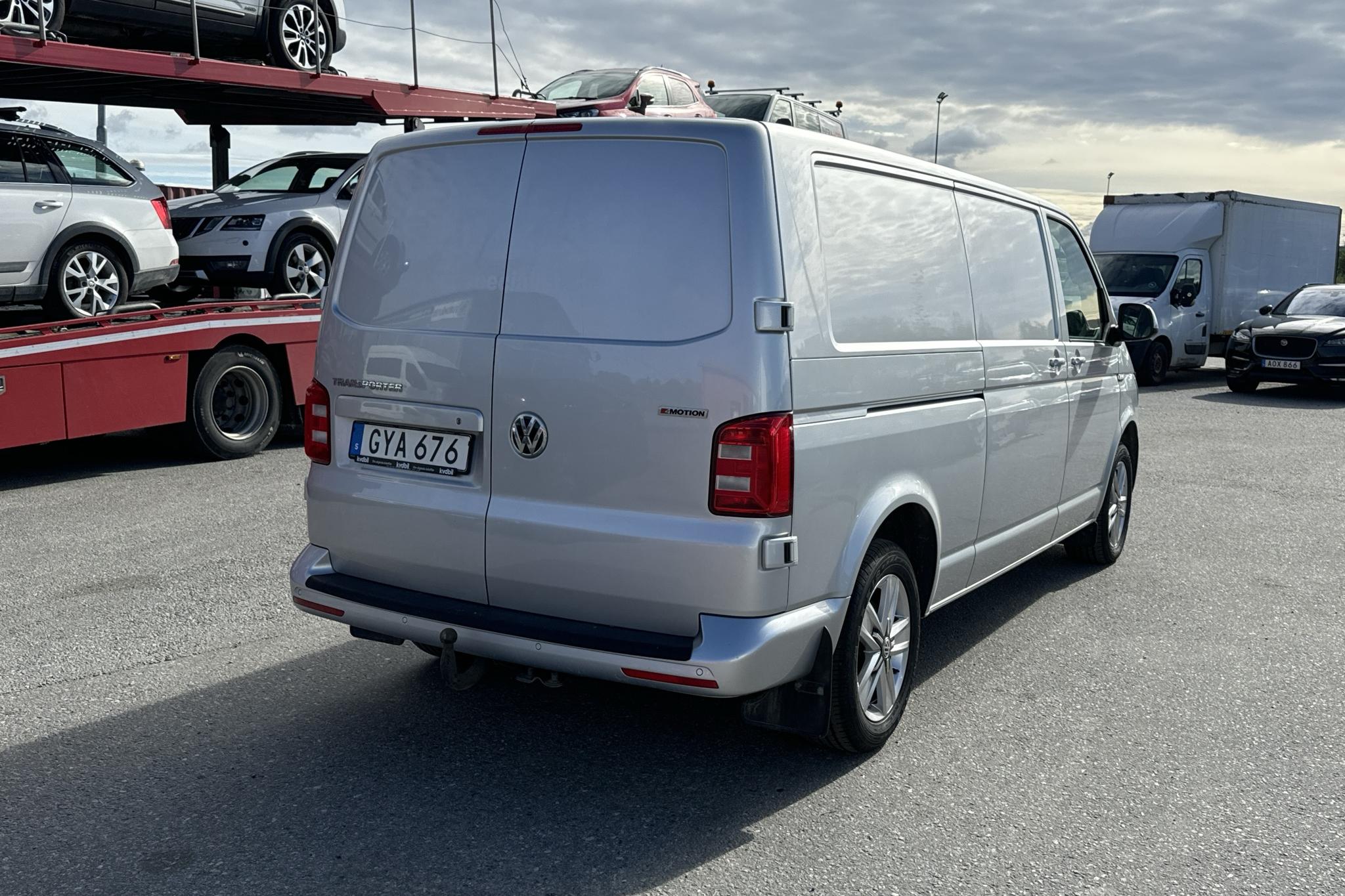 VW Transporter T6 2.0 TDI BMT Skåp 4MOTION (150hk) - 181 760 km - Automatic - silver - 2018