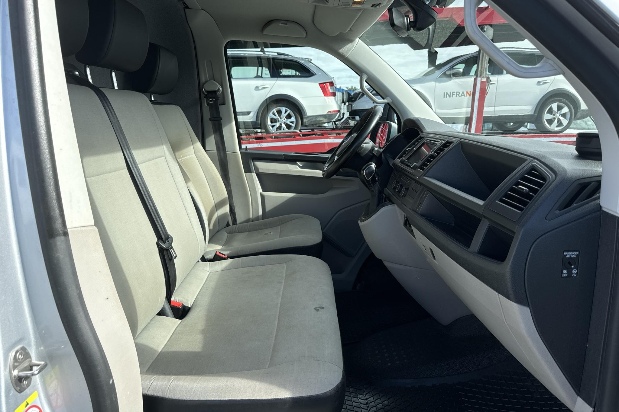 VW Transporter T6 2.0 TDI BMT Skåp 4MOTION (150hk) - 181 760 km - Automaatne - hõbe - 2018