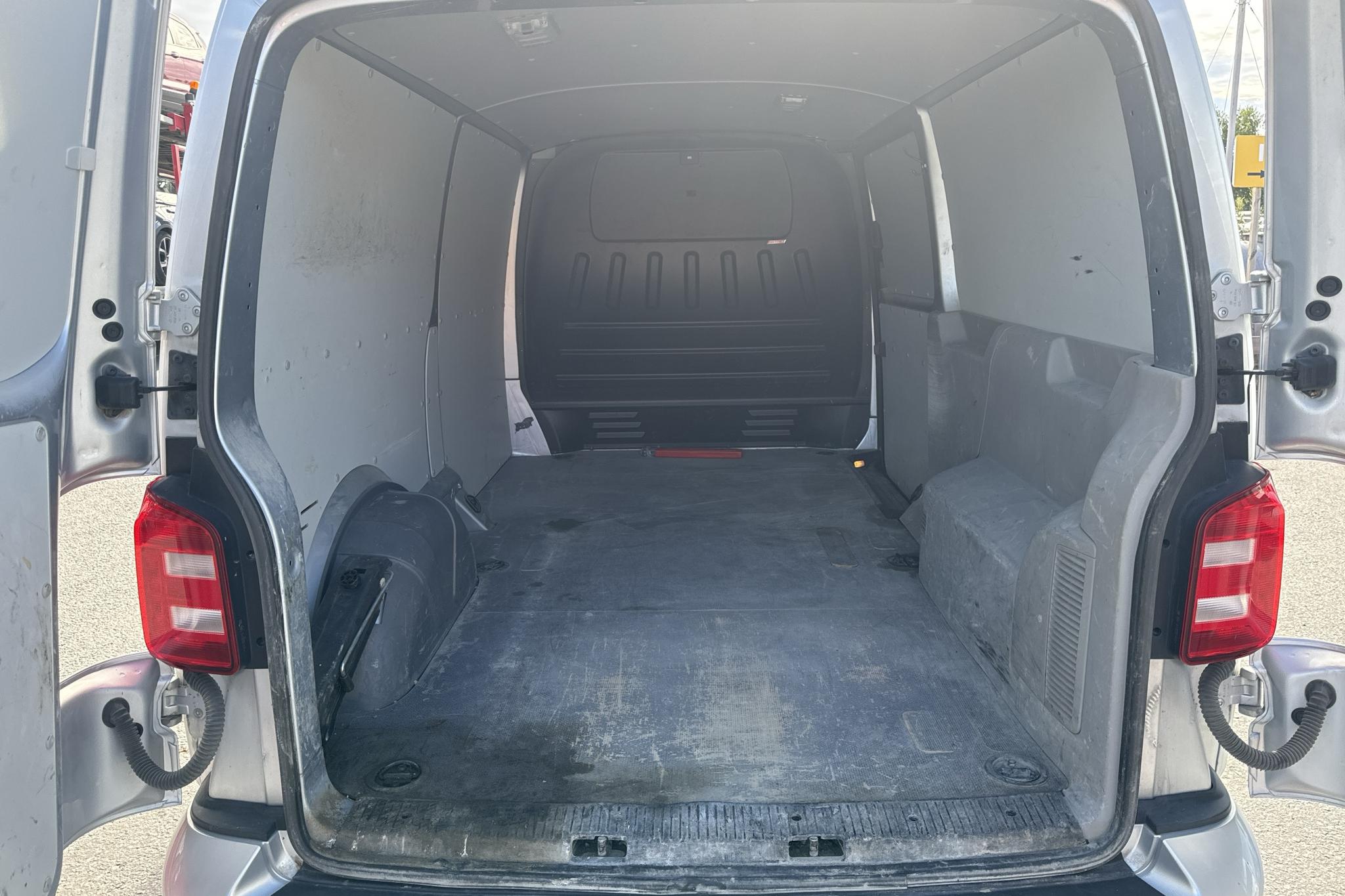 VW Transporter T6 2.0 TDI BMT Skåp 4MOTION (150hk) - 18 176 mil - Automat - silver - 2018