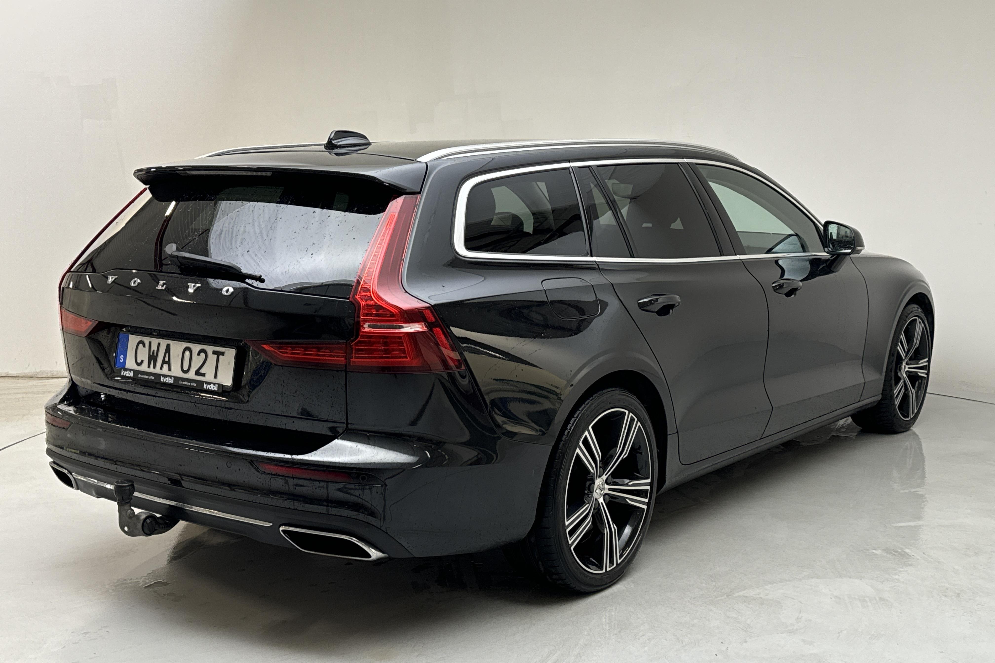 Volvo V60 T5 (250hk) - 9 381 mil - Automat - svart - 2019