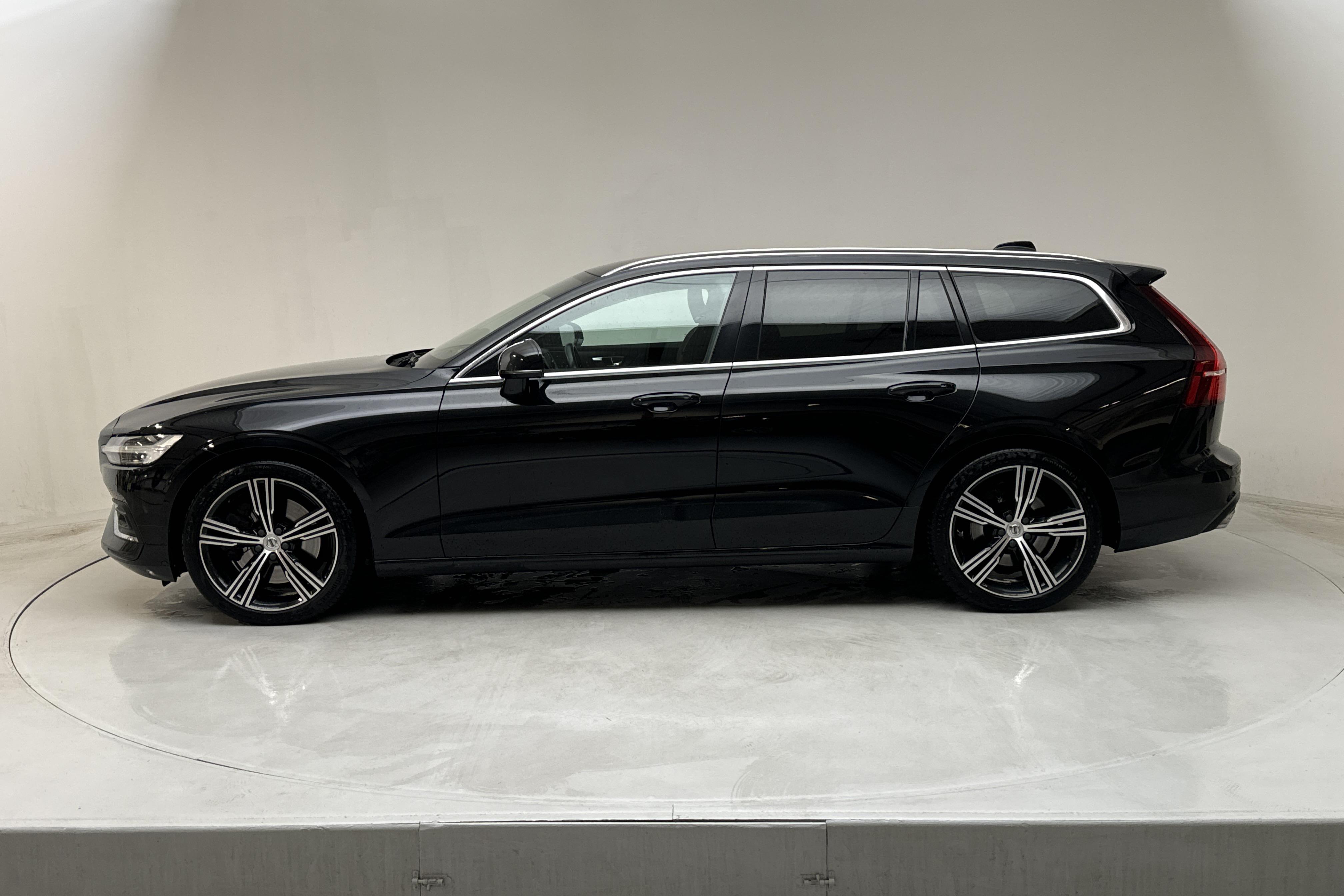 Volvo V60 T5 (250hk) - 93 810 km - Automaattinen - musta - 2019