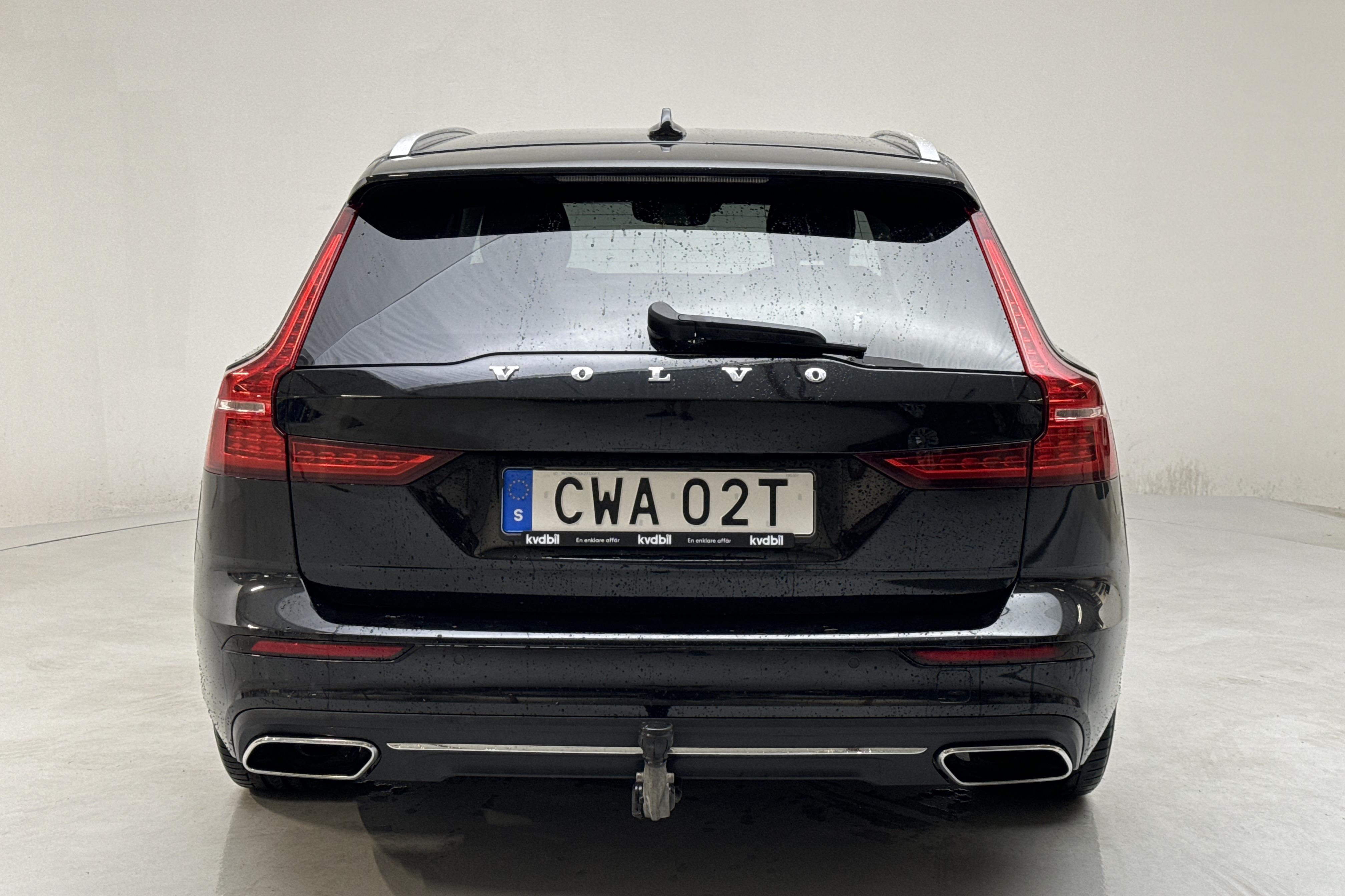 Volvo V60 T5 (250hk) - 9 381 mil - Automat - svart - 2019