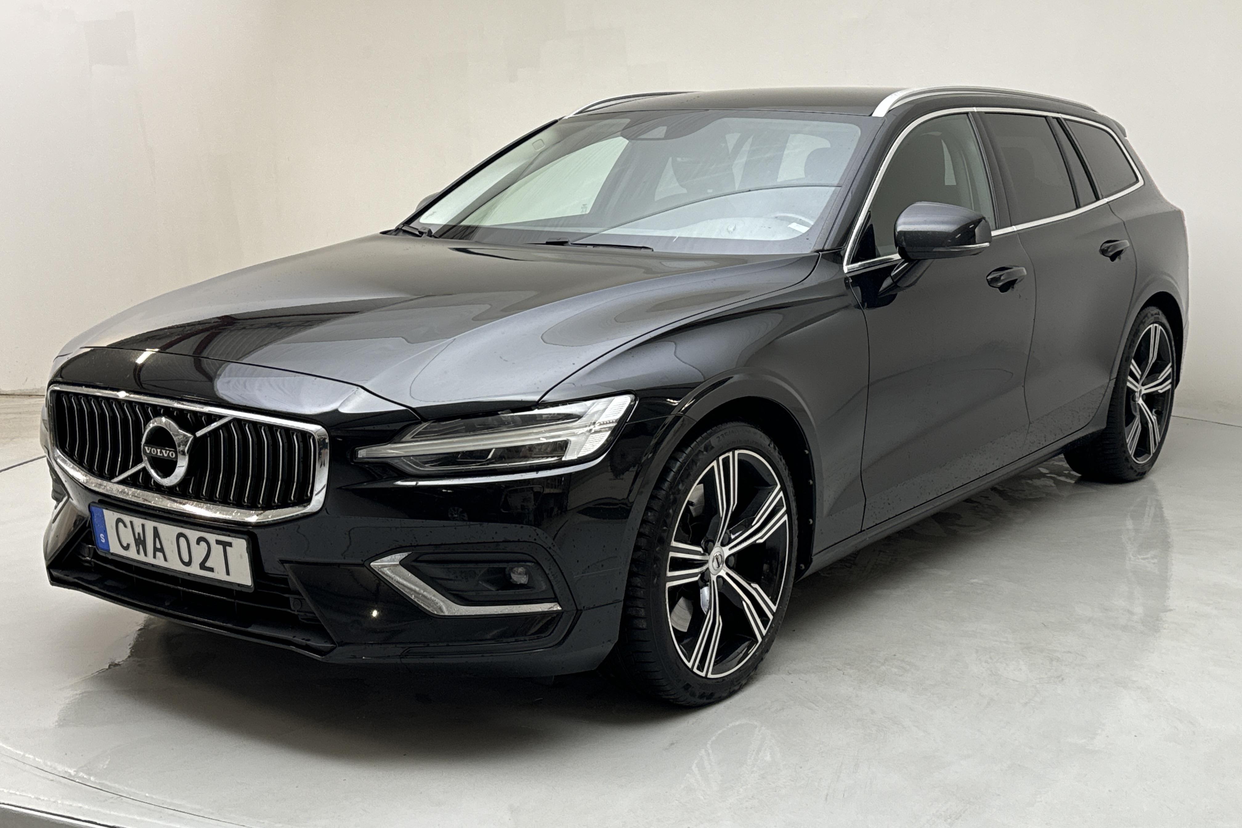 Volvo V60 T5 (250hk) - 93 810 km - Automaatne - must - 2019