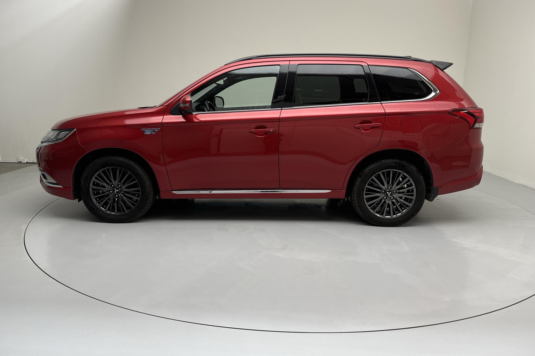 Mitsubishi Outlander 2.4 Plug-in Hybrid 4WD (136hk) - 83 040 km - Automatic - red - 2019