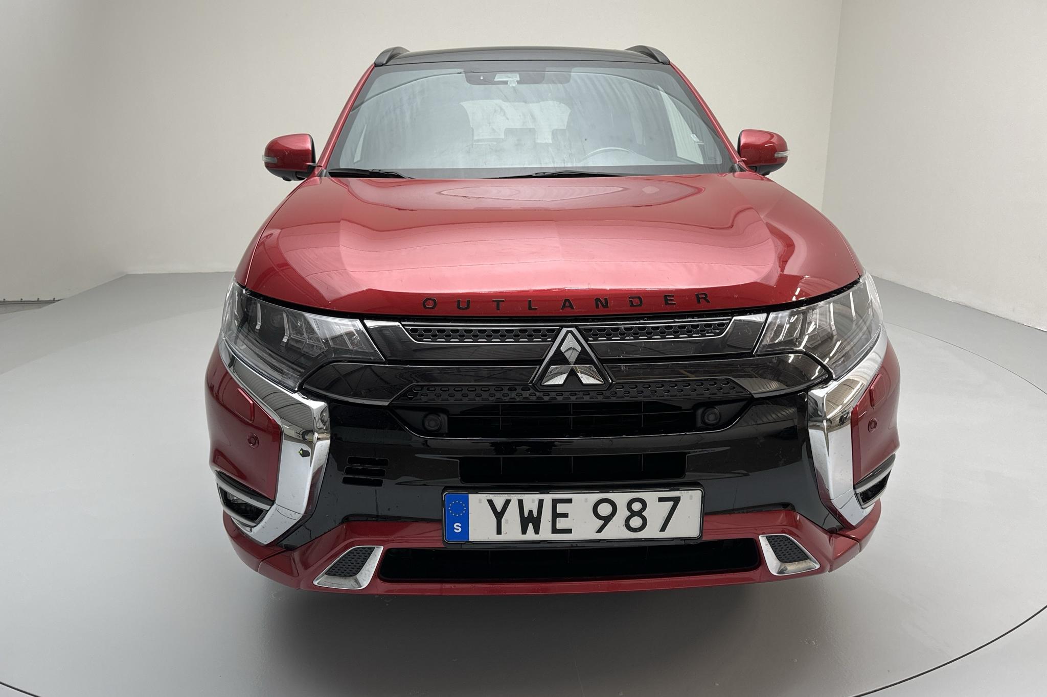 Mitsubishi Outlander 2.4 Plug-in Hybrid 4WD (136hk) - 8 304 mil - Automat - röd - 2019