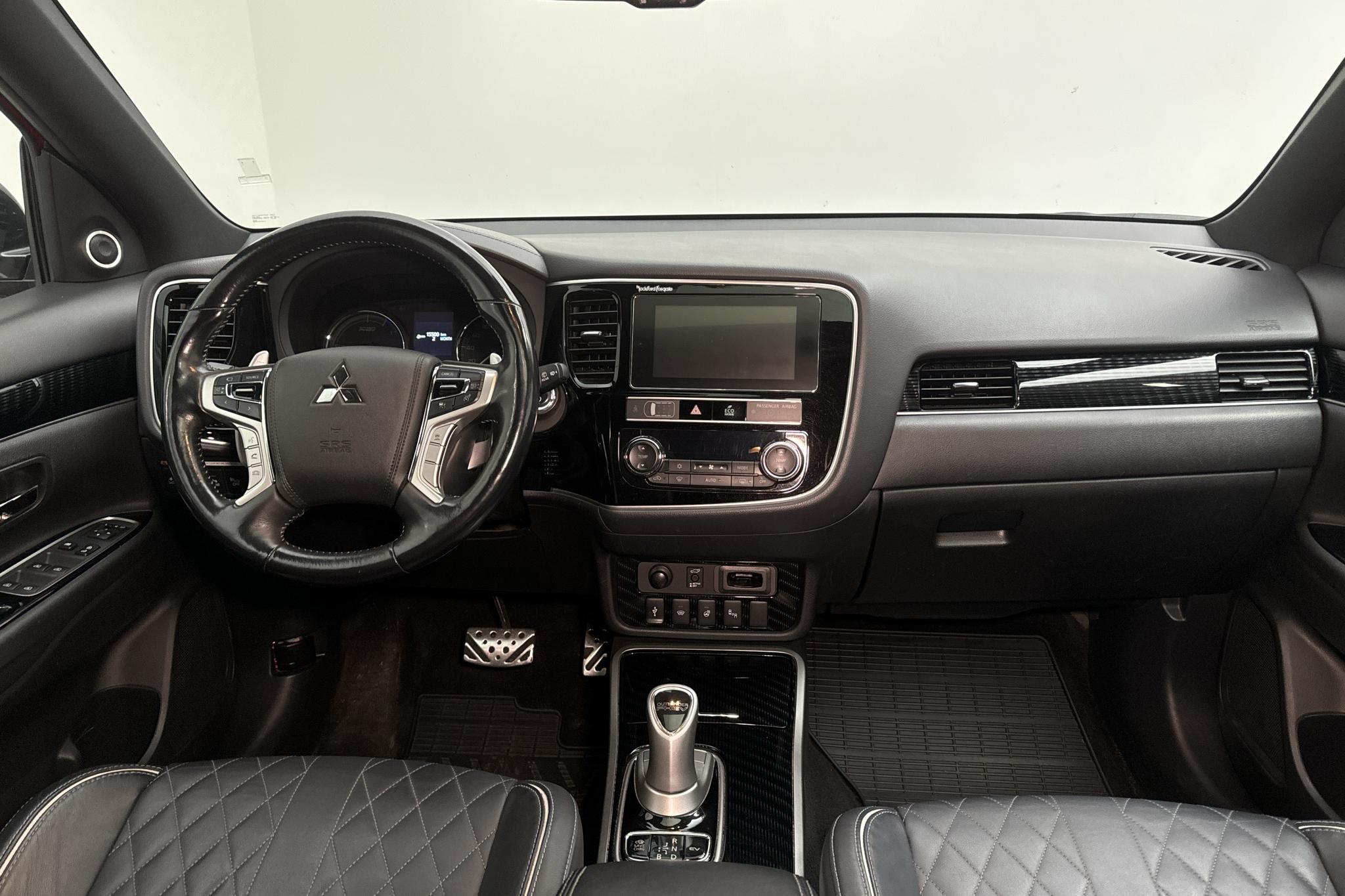 Mitsubishi Outlander 2.4 Plug-in Hybrid 4WD (136hk) - 83 040 km - Automatyczna - czerwony - 2019