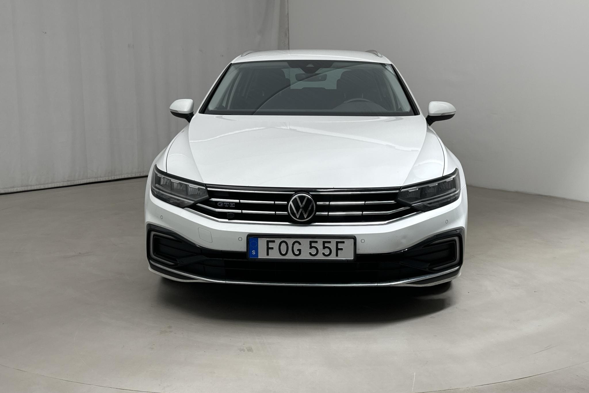 VW Passat 1.4 GTE Sportscombi (218hk) - 141 600 km - Automaattinen - valkoinen - 2021