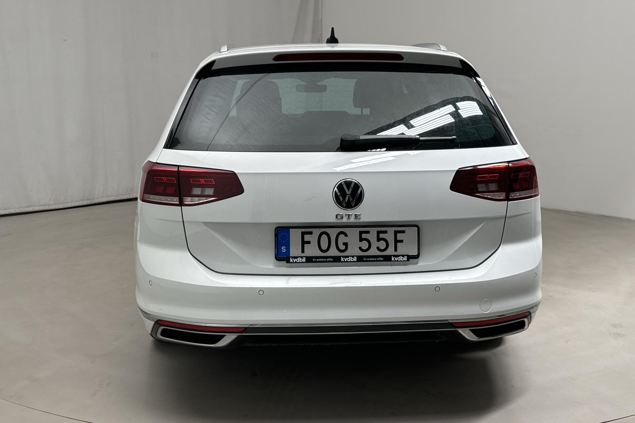 VW Passat 1.4 GTE Sportscombi (218hk) - 141 600 km - Automaattinen - valkoinen - 2021