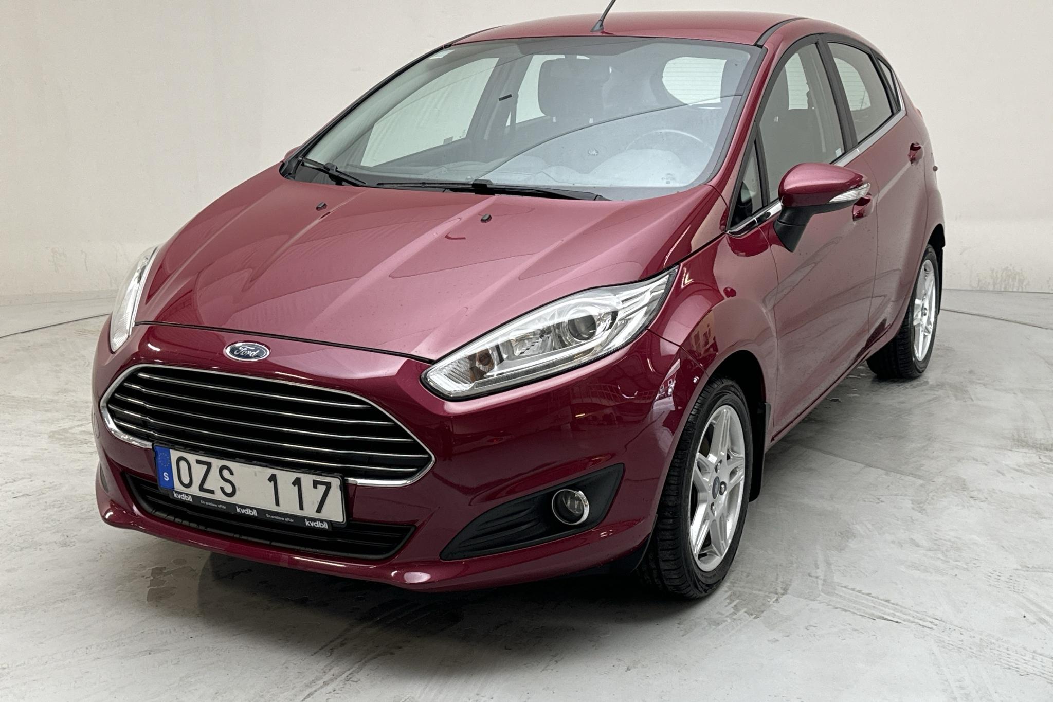 Ford Fiesta 1.25 5dr (82hk) - 11 418 mil - Manuell - röd - 2014