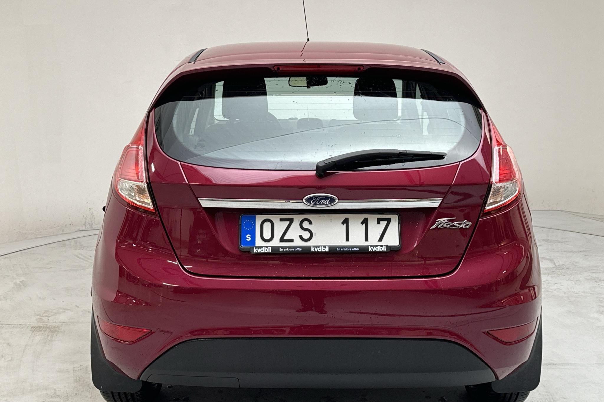 Ford Fiesta 1.25 5dr (82hk) - 114 180 km - Käsitsi - punane - 2014