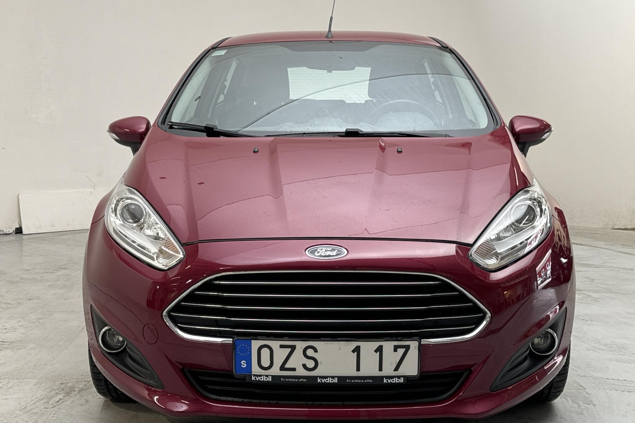 Ford Fiesta 1.25 5dr (82hk) - 114 180 km - Käsitsi - punane - 2014