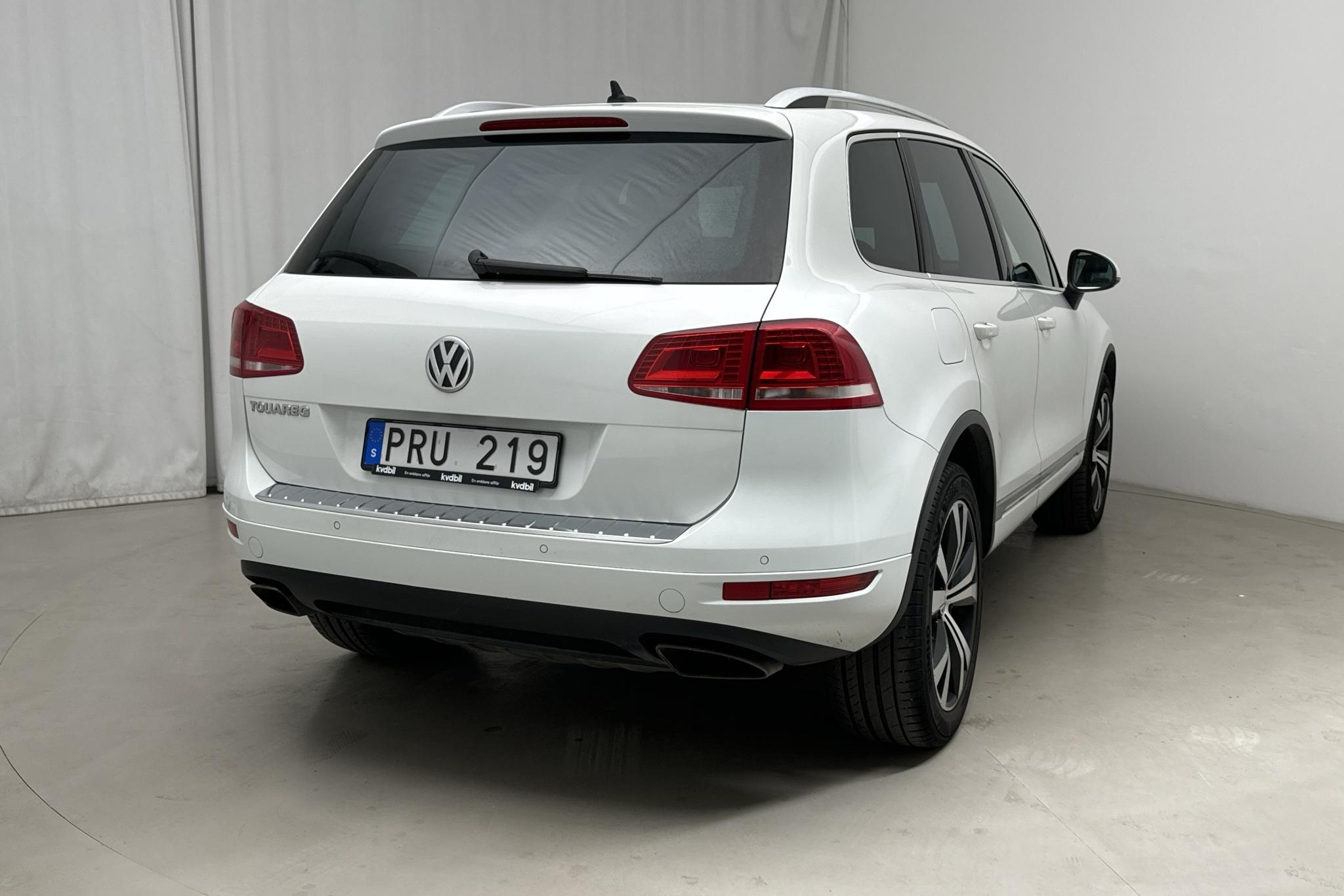 VW Touareg V6 TDI BlueMotion Technology (245hk) - 183 220 km - Automatyczna - biały - 2013