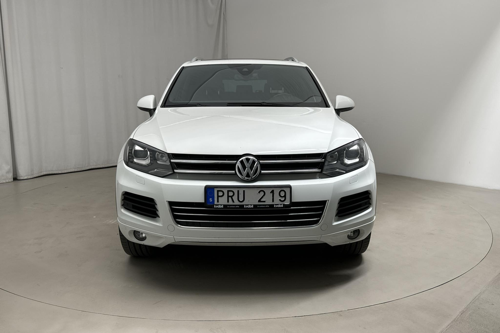 VW Touareg V6 TDI BlueMotion Technology (245hk) - 18 322 mil - Automat - vit - 2013