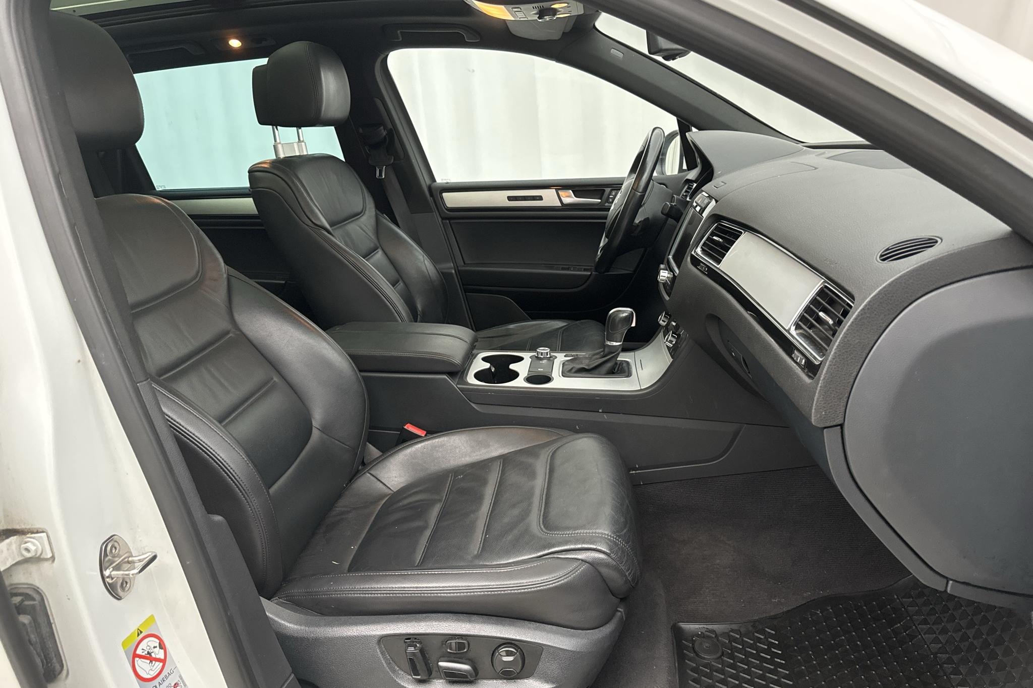 VW Touareg V6 TDI BlueMotion Technology (245hk) - 183 220 km - Automatyczna - biały - 2013