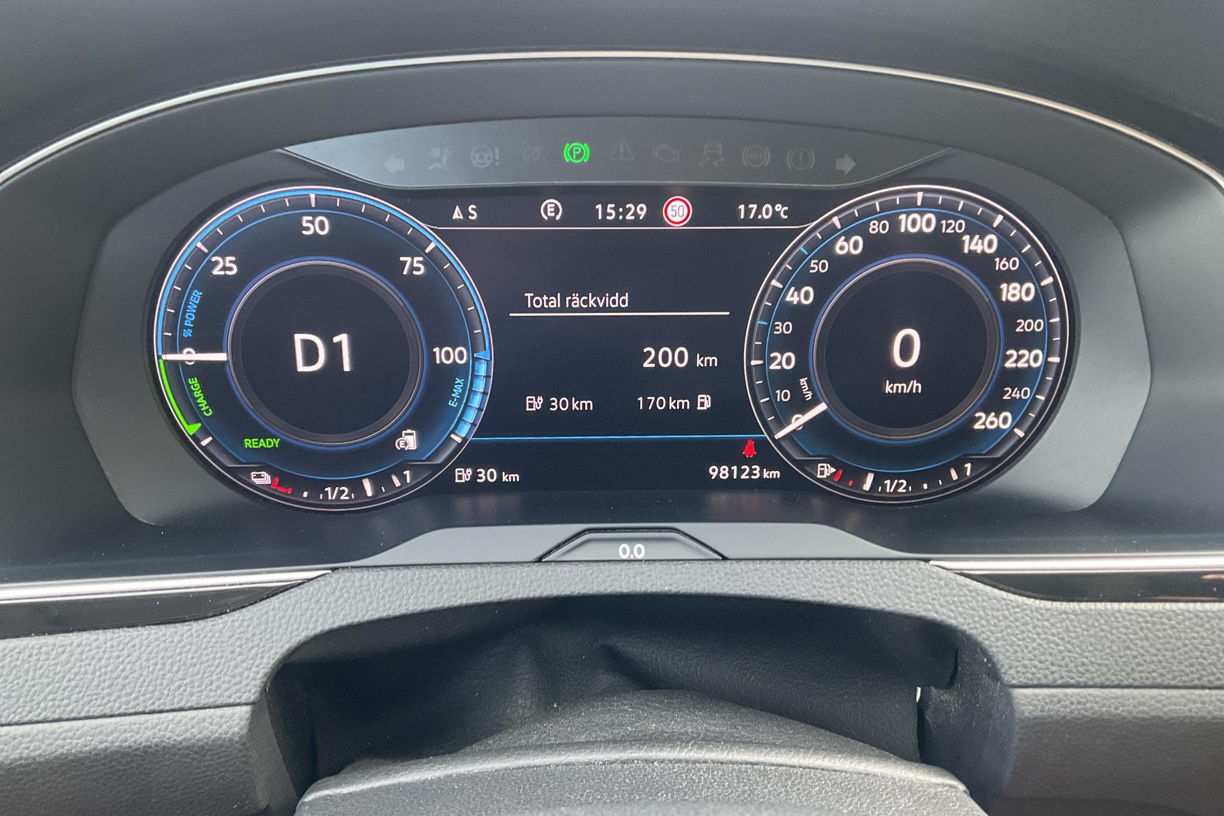 VW Passat 1.4 Plug-in-Hybrid Sportscombi (218hk) - 98 120 km - Automaatne - valge - 2018