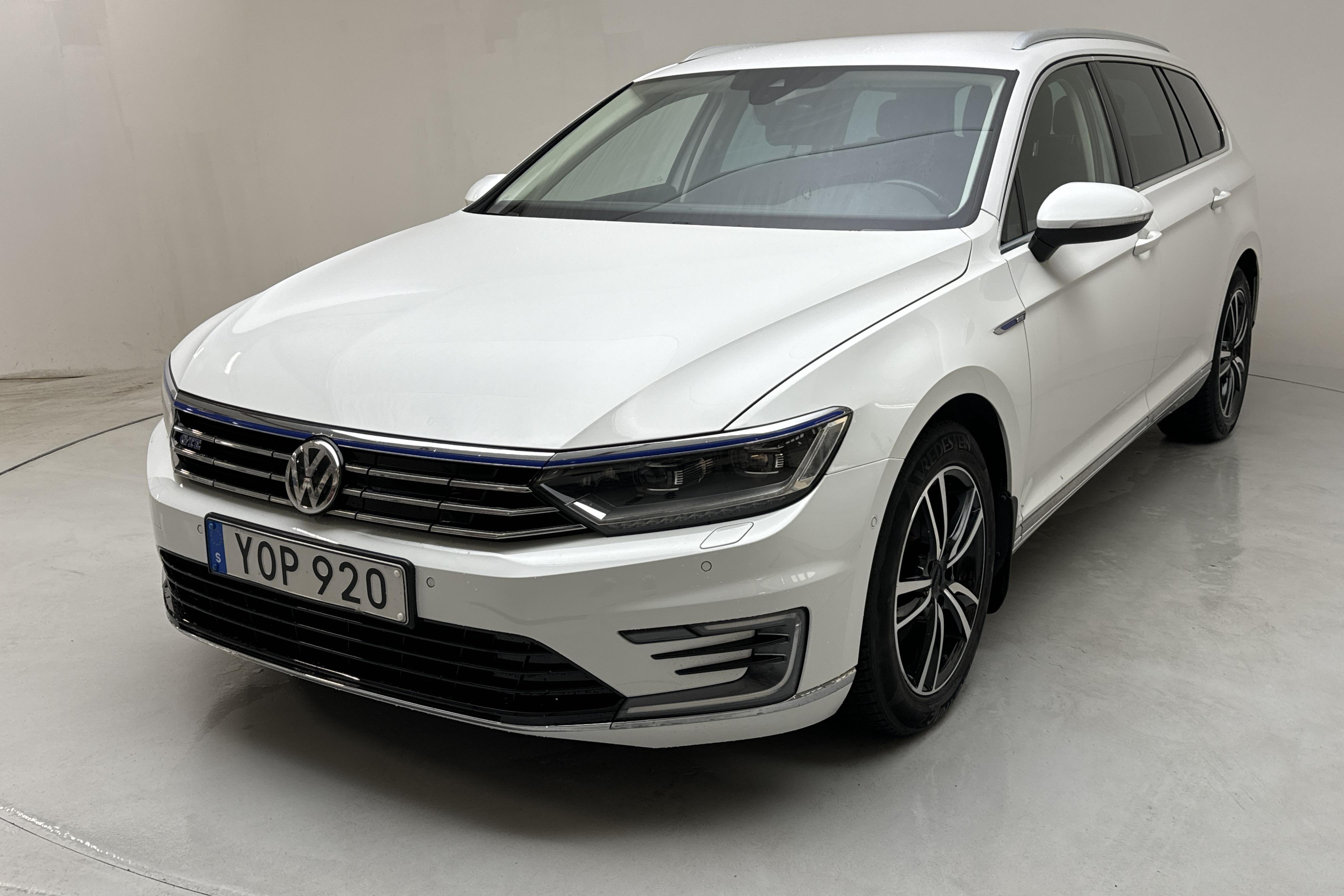 VW Passat 1.4 Plug-in-Hybrid Sportscombi (218hk) - 98 120 km - Automatic - white - 2018