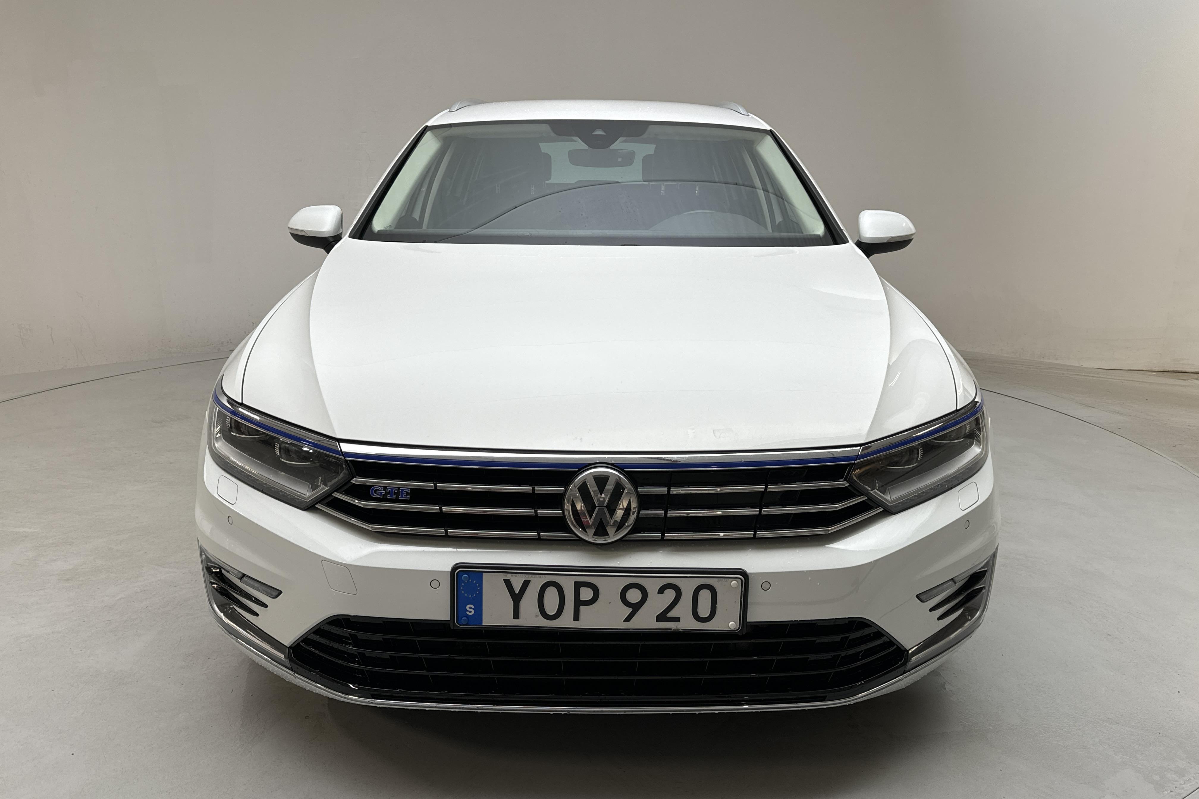 VW Passat 1.4 Plug-in-Hybrid Sportscombi (218hk) - 98 120 km - Automatyczna - biały - 2018