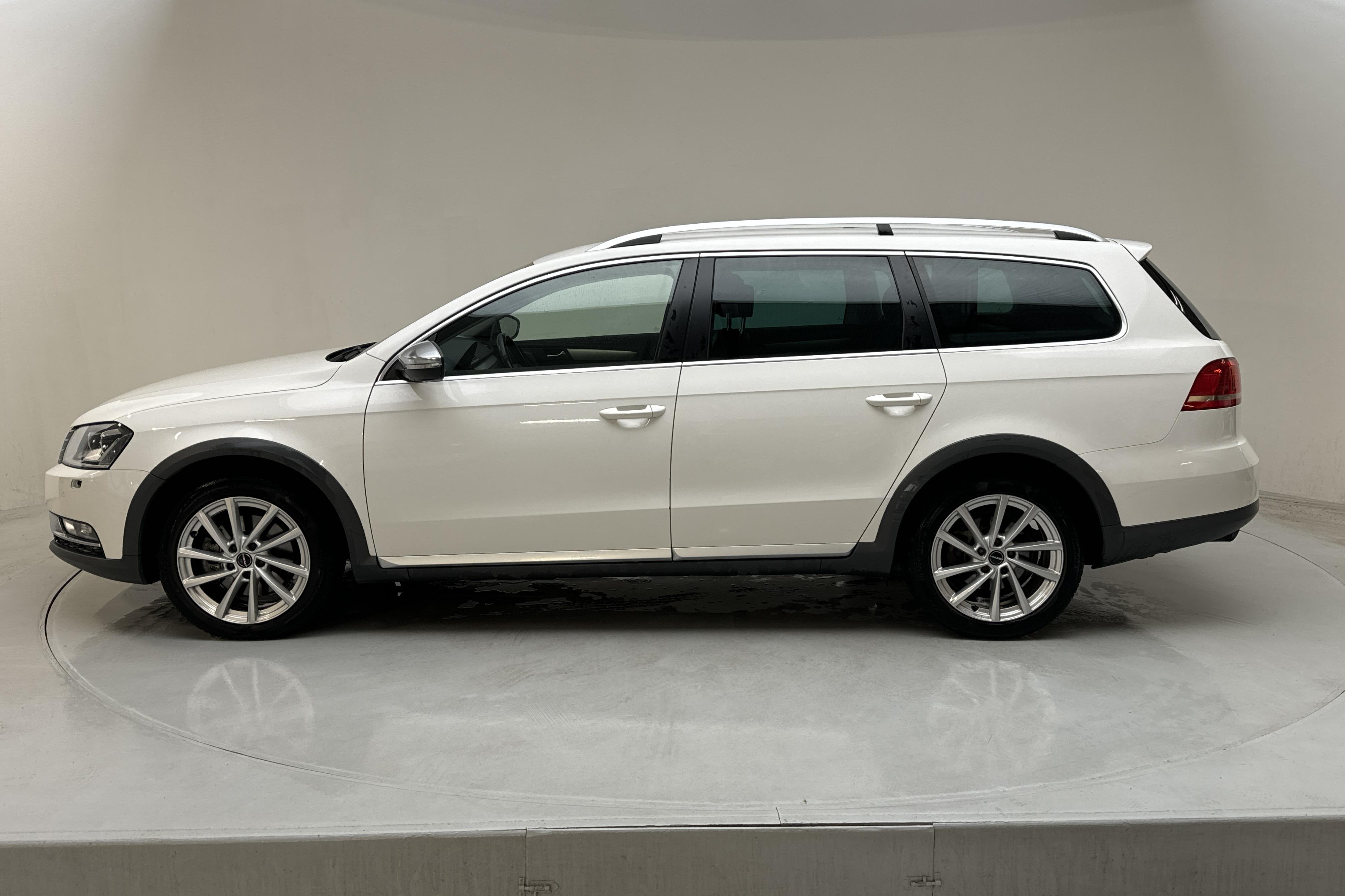 VW Passat Alltrack 2.0 TDI BlueMotion Technology 4Motion (177hk) - 181 800 km - Automatic - white - 2015