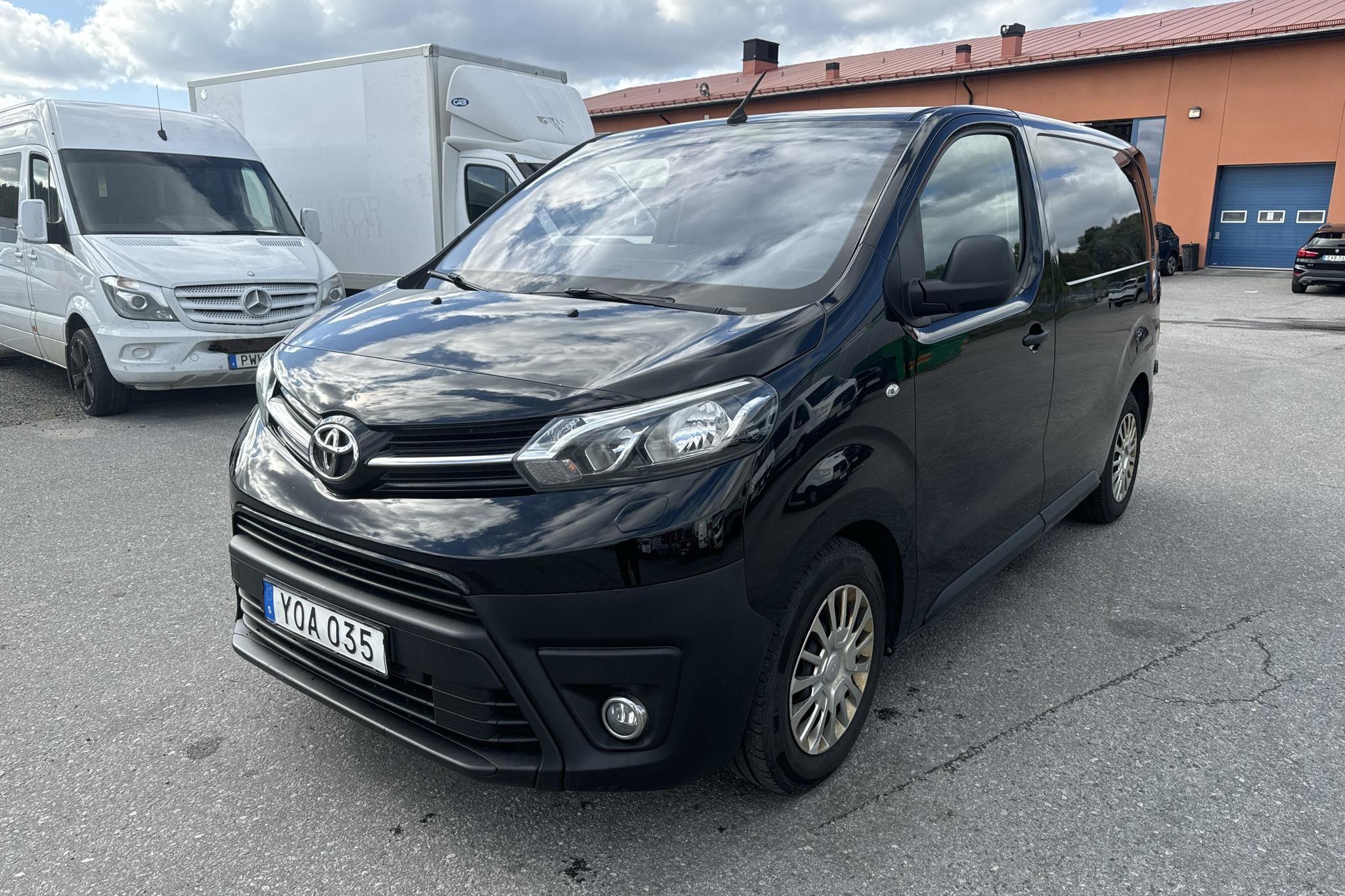 Toyota PROACE 1.6 (95hk) - 11 842 mil - Manuell - svart - 2018