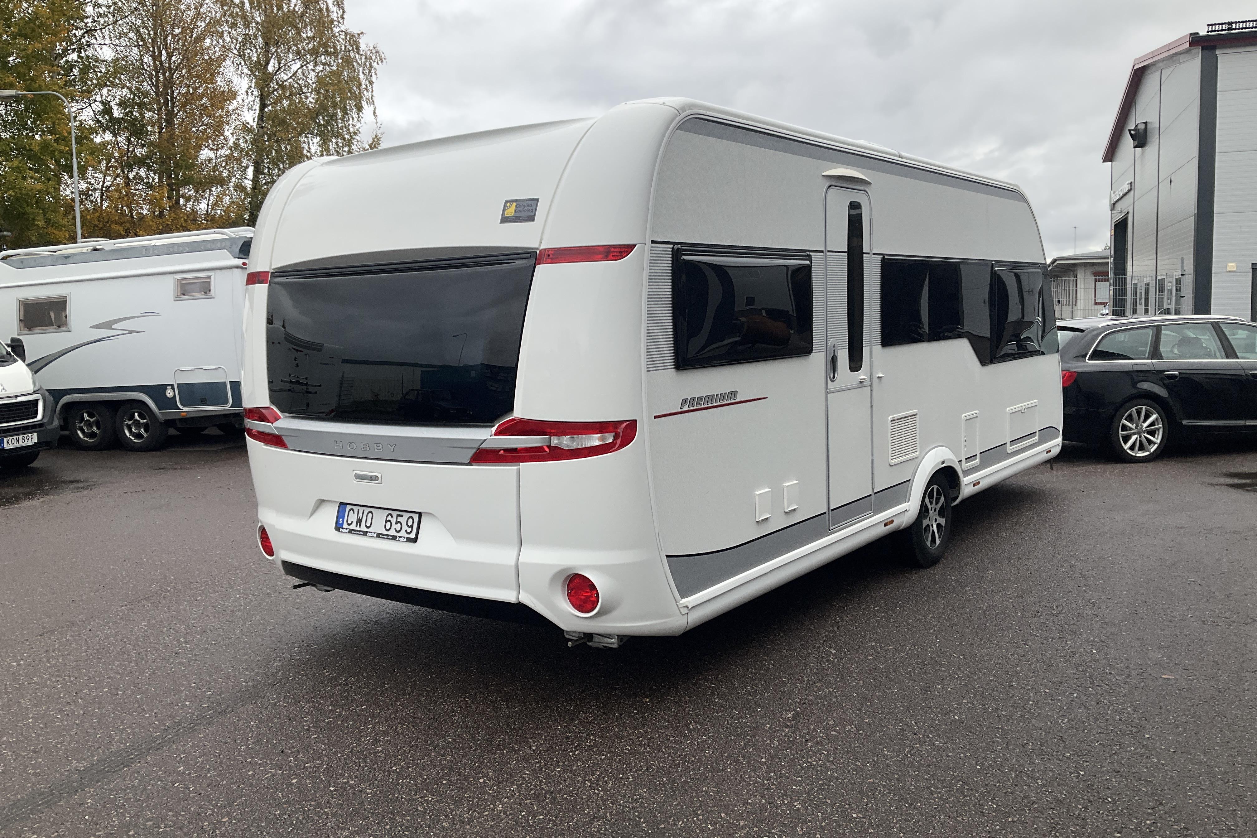 HOBBY 560 UL PREMIUM Husvagn med förtält - 0 km - biały - 2013