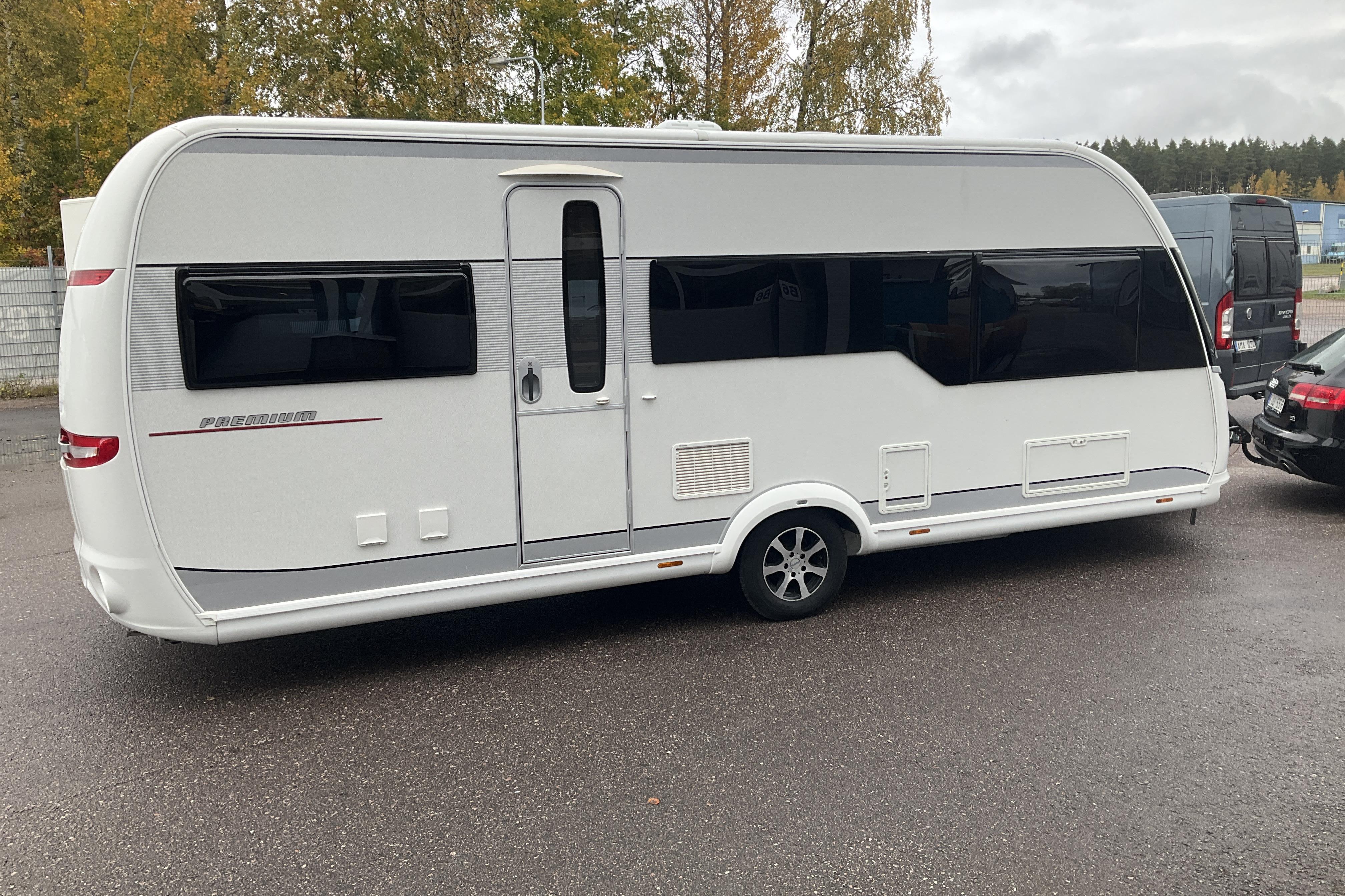 HOBBY 560 UL PREMIUM Husvagn med förtält - 0 km - valkoinen - 2013