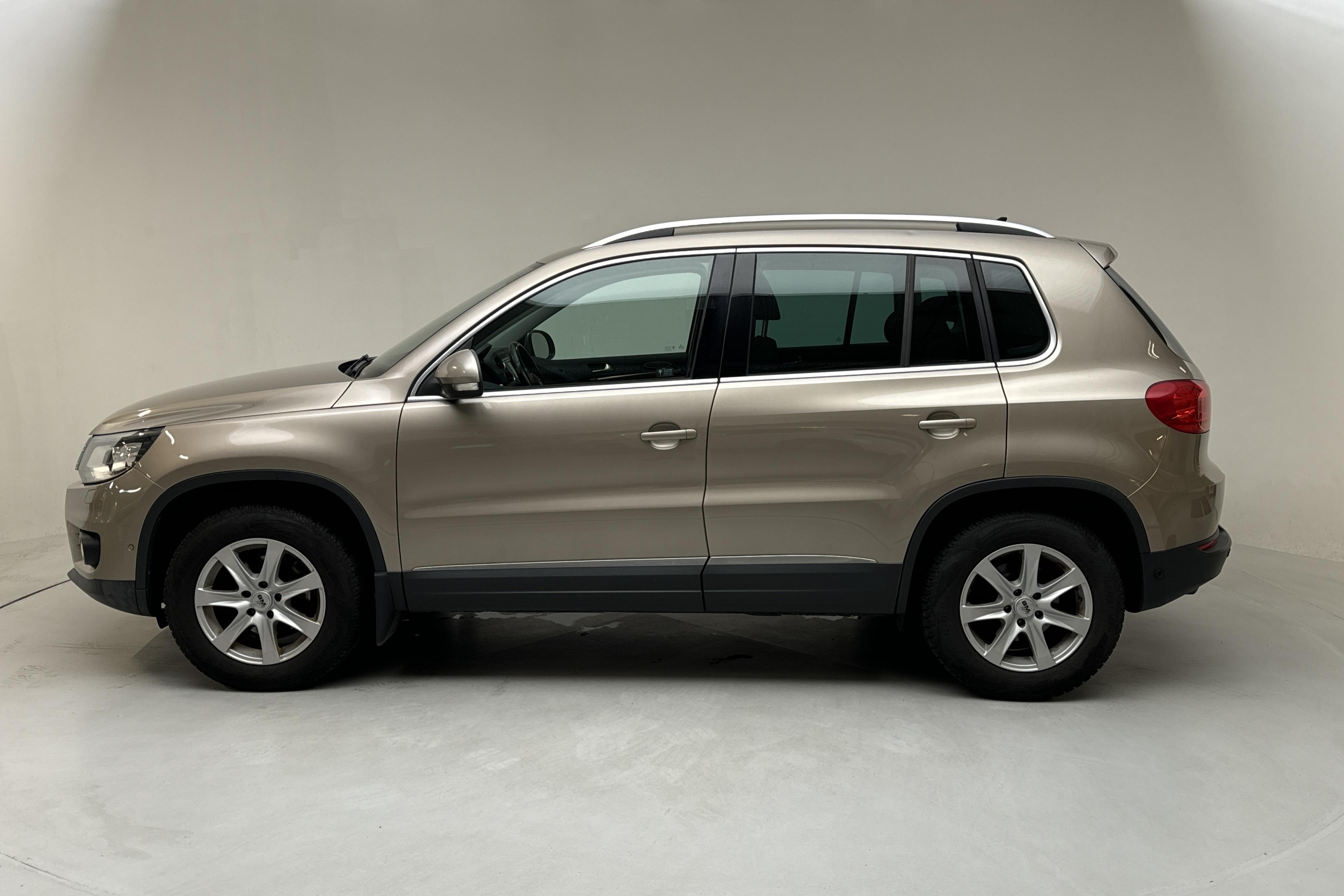 VW Tiguan 1.4 TSI 4MOTION (160hk) - 131 460 km - Manualna - Light Grey - 2012