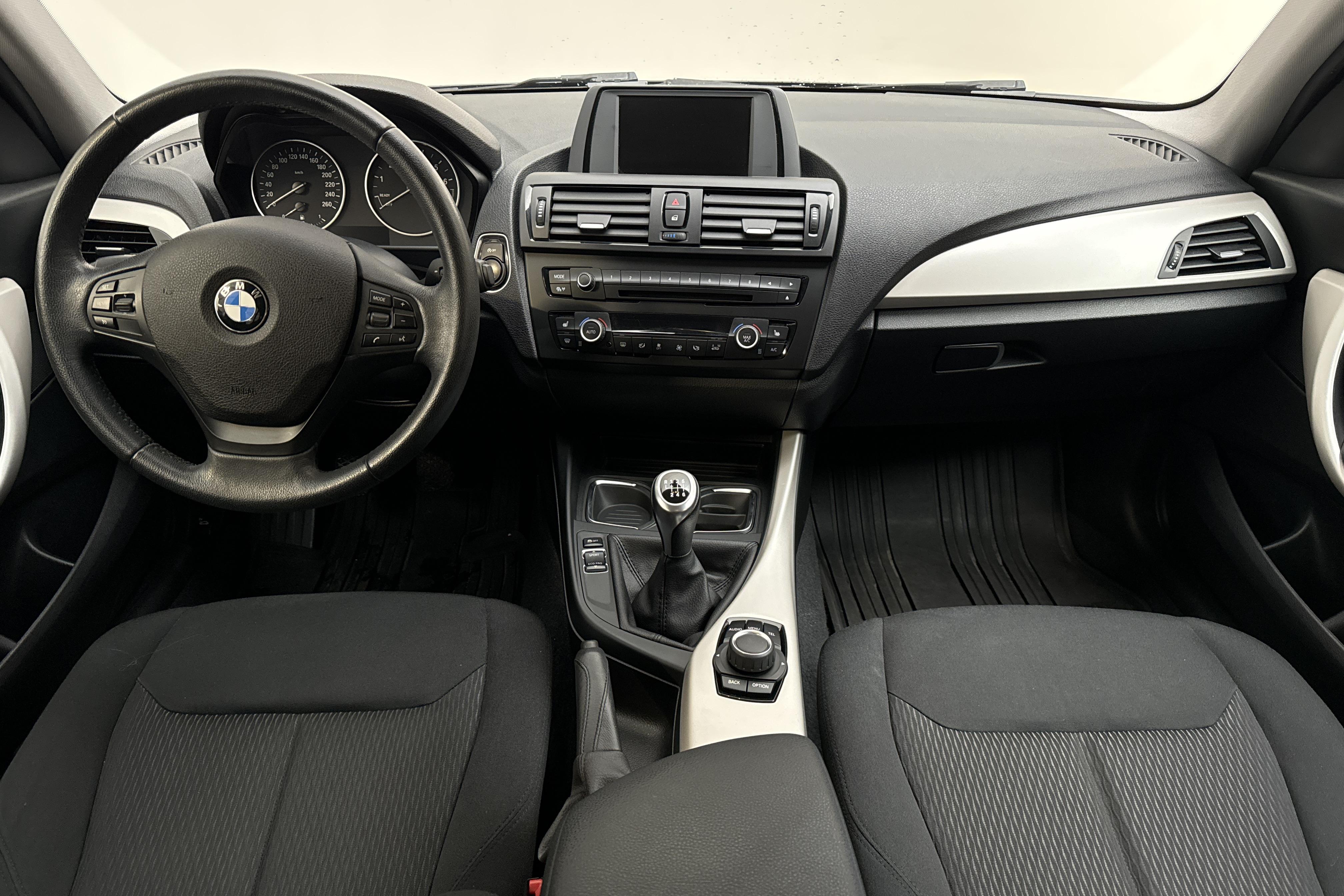 BMW 116i 5dr, F20 (136hk) - 124 160 km - Manual - black - 2014