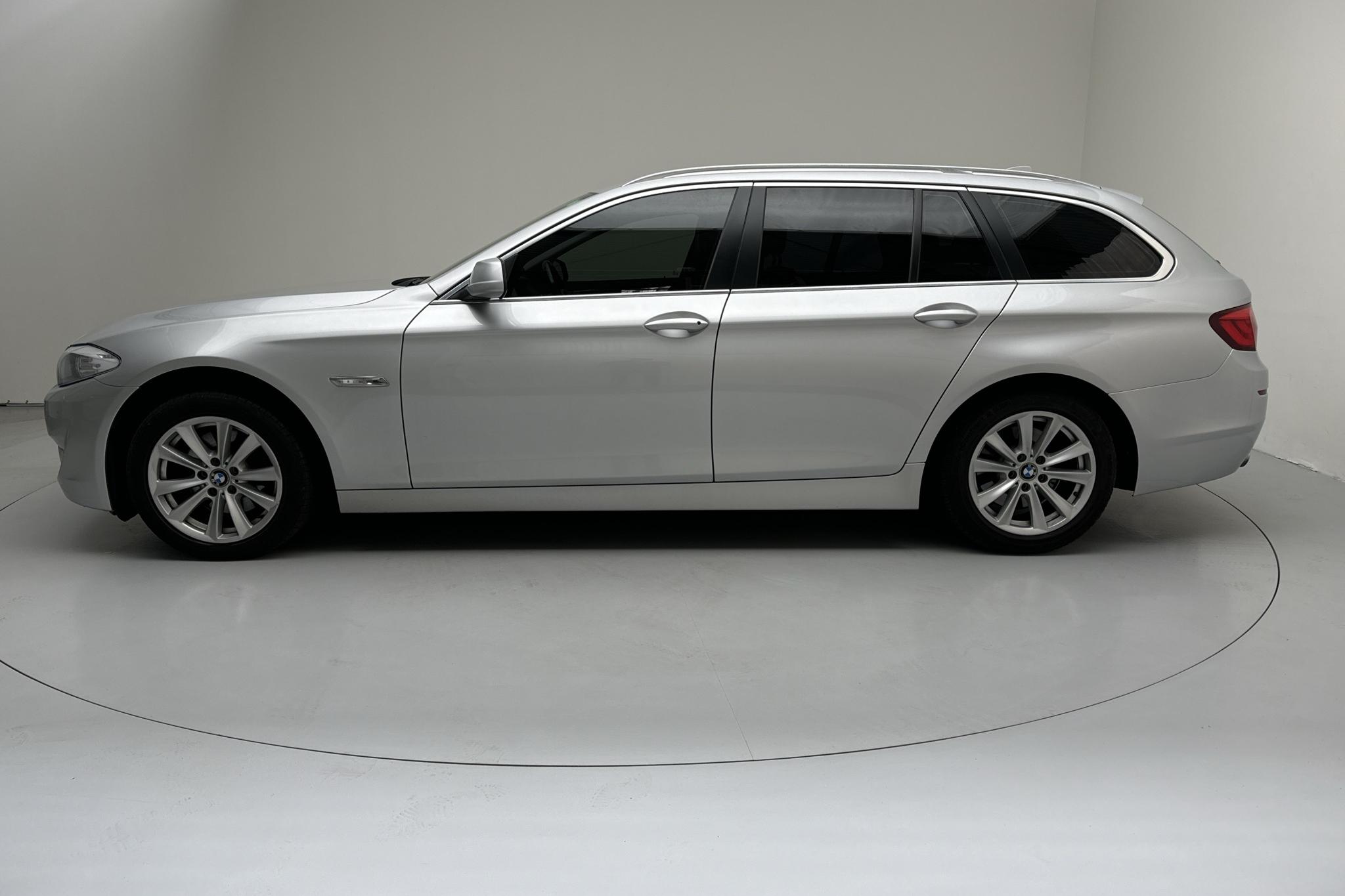 BMW 520d Touring, F11 (184hk) - 244 100 km - Automaattinen - Light Grey - 2013