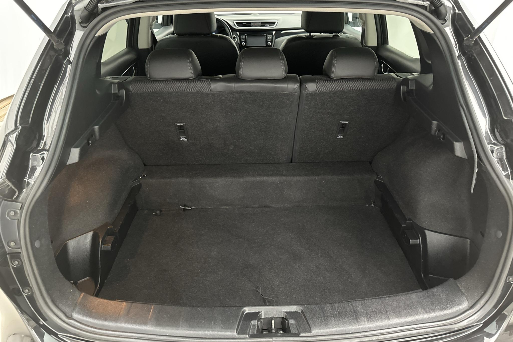 Nissan Qashqai 1.2 (115hk) - 104 730 km - Manuaalinen - musta - 2015