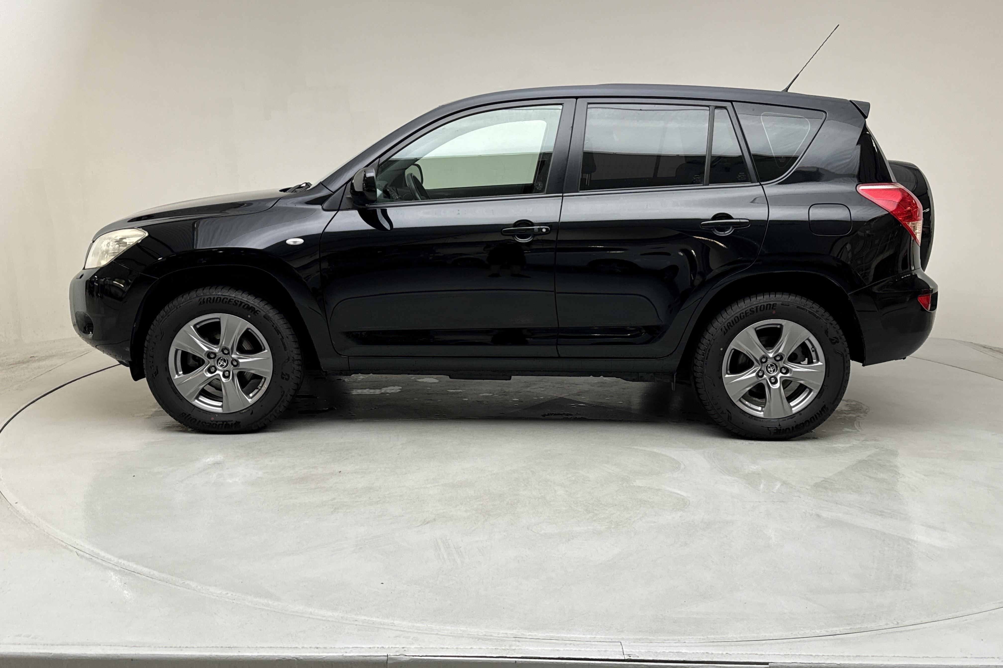 Toyota RAV4 2.0 (152hk) - 126 690 km - Automaatne - must - 2008