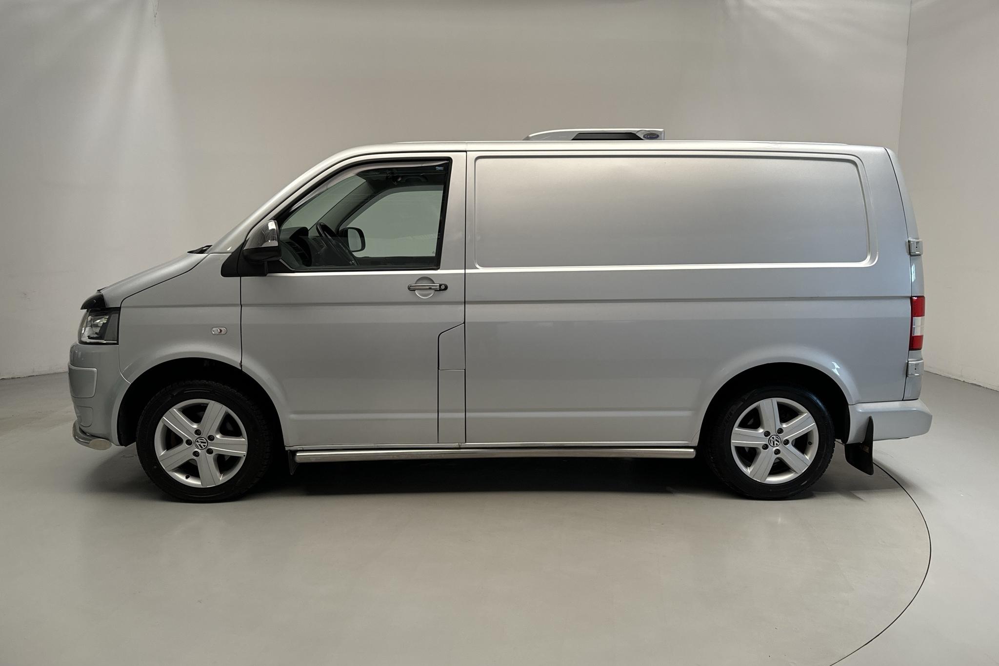 VW Transporter T5 2.0 TDI (140hk) - 272 780 km - Automaattinen - hopea - 2014