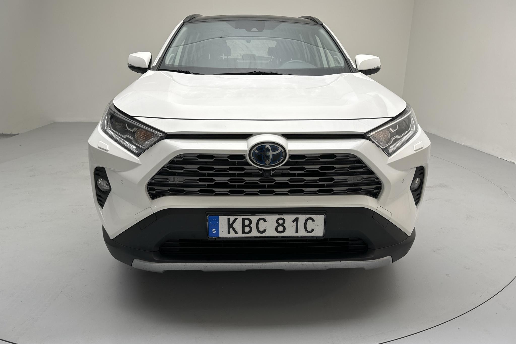 Toyota RAV4 2.5 HSD AWD (222hk) - 10 129 mil - Automat - vit - 2021