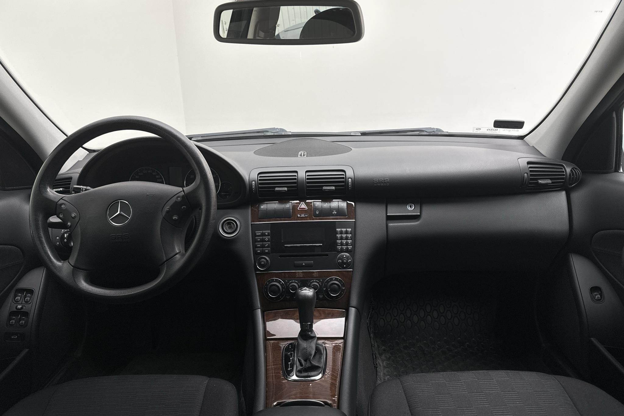 Mercedes C 180 Kompressor W203 (143hk) - 132 670 km - Automatic - silver - 2006