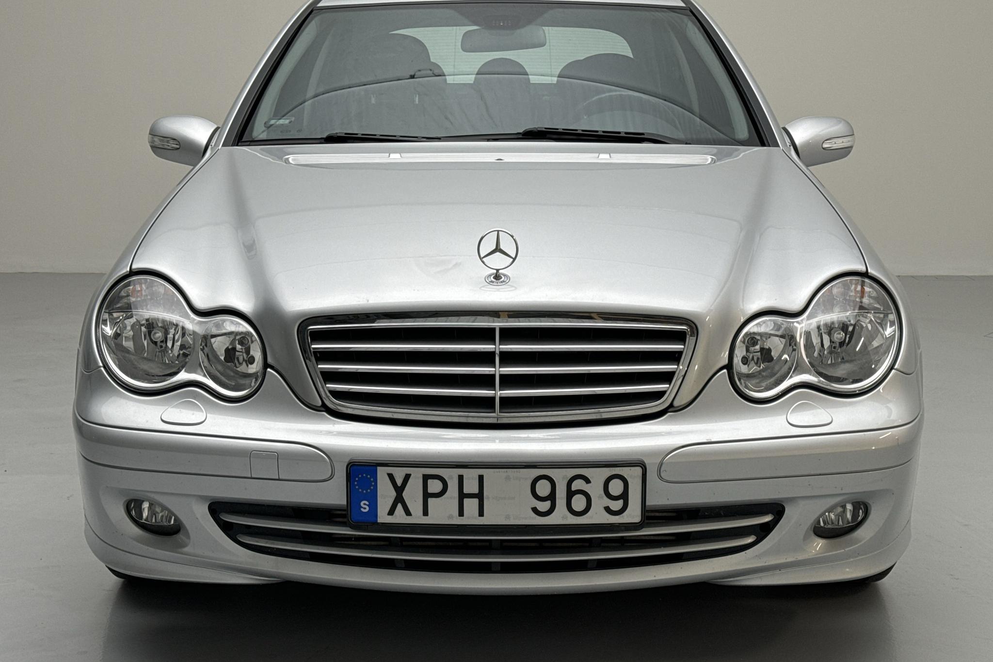 Mercedes C 180 Kompressor W203 (143hk) - 132 670 km - Automatyczna - srebro - 2006