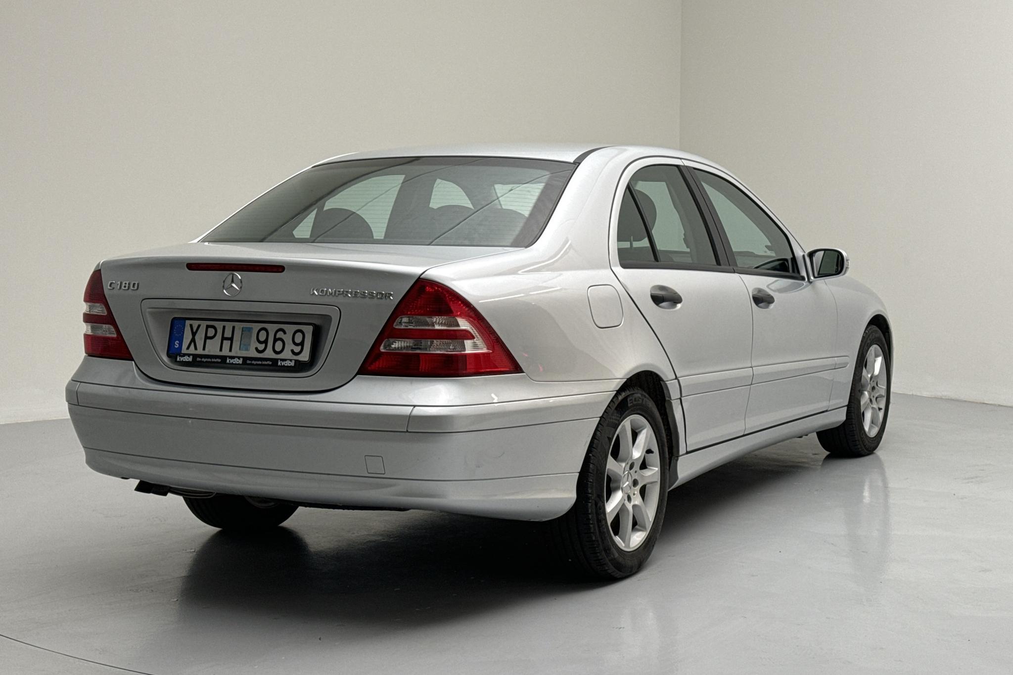 Mercedes C 180 Kompressor W203 (143hk) - 132 670 km - Automatyczna - srebro - 2006