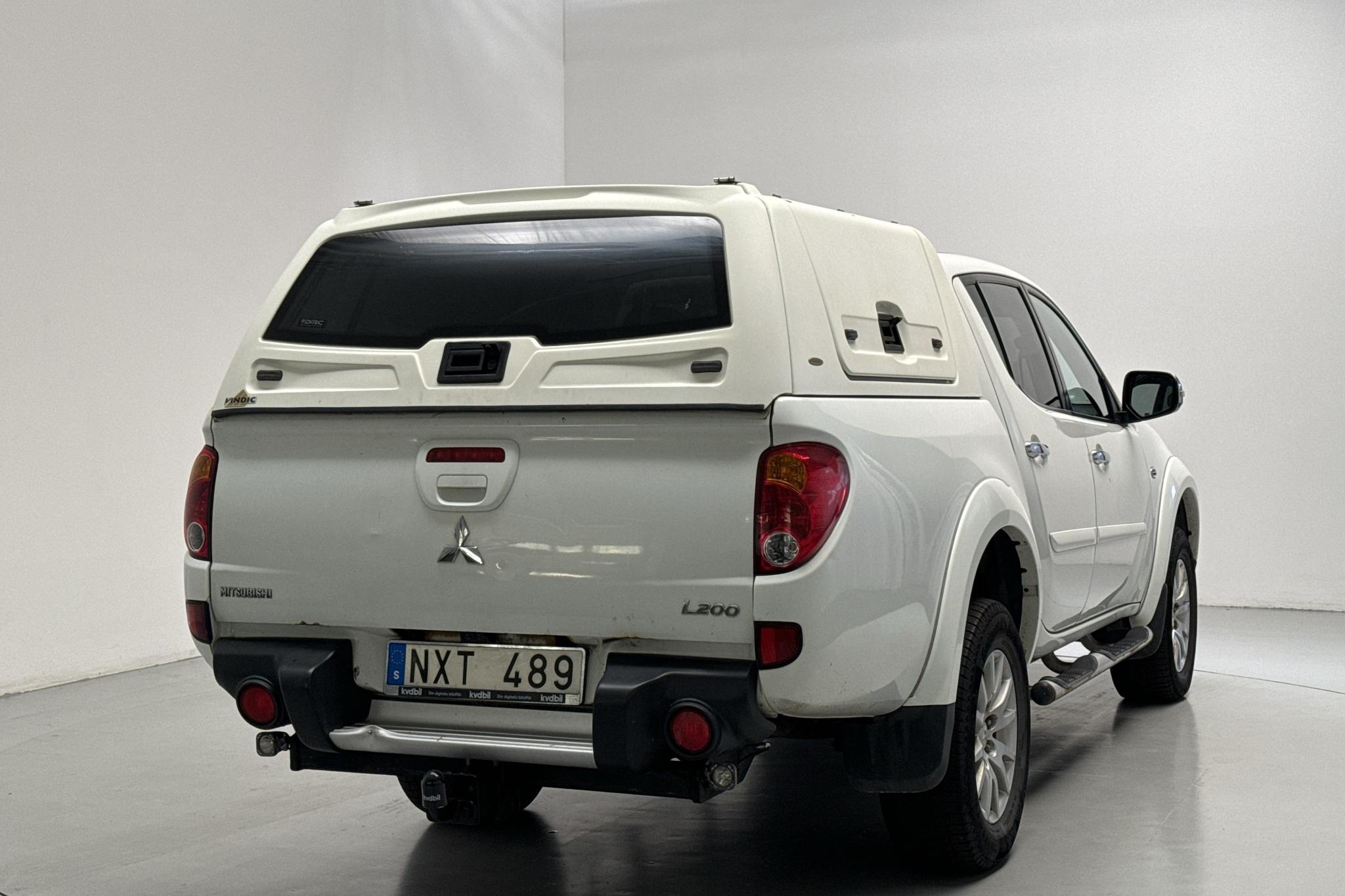 Mitsubishi L200 2.5 DI-D (178hk) - 18 067 mil - Automat - vit - 2014