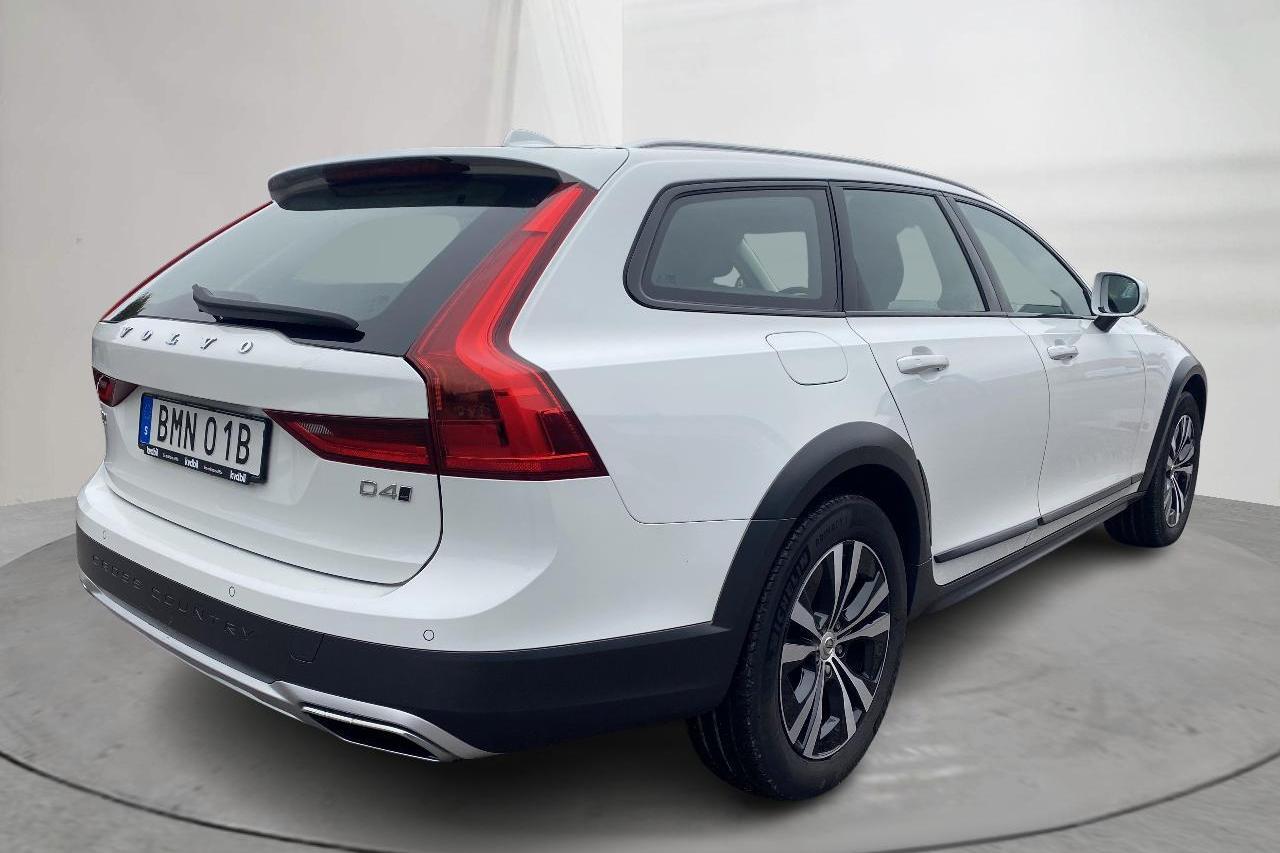 Volvo V90 D4 Cross Country AWD (190hk) - 89 940 km - Automatyczna - biały - 2020