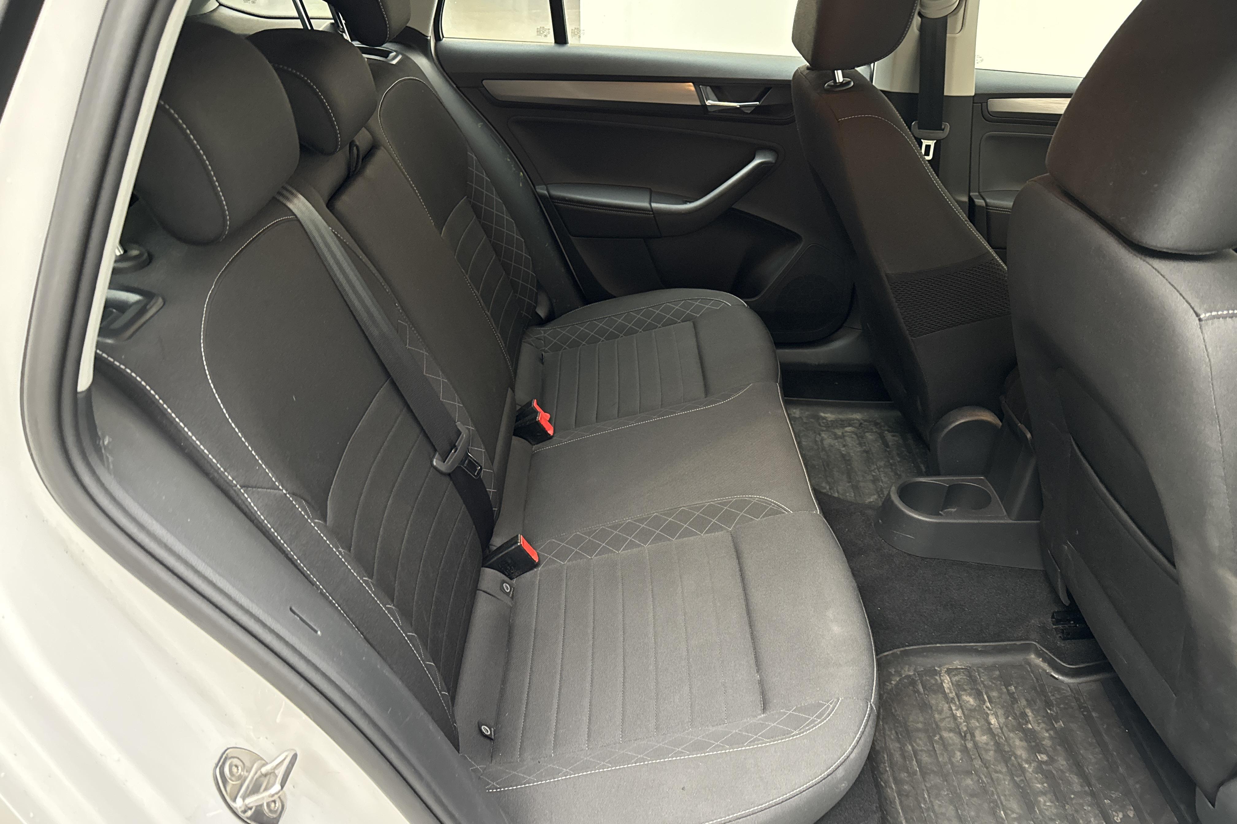 Skoda Rapid 1.4 TDI Spaceback (90hk) - 73 430 km - Manualna - biały - 2018