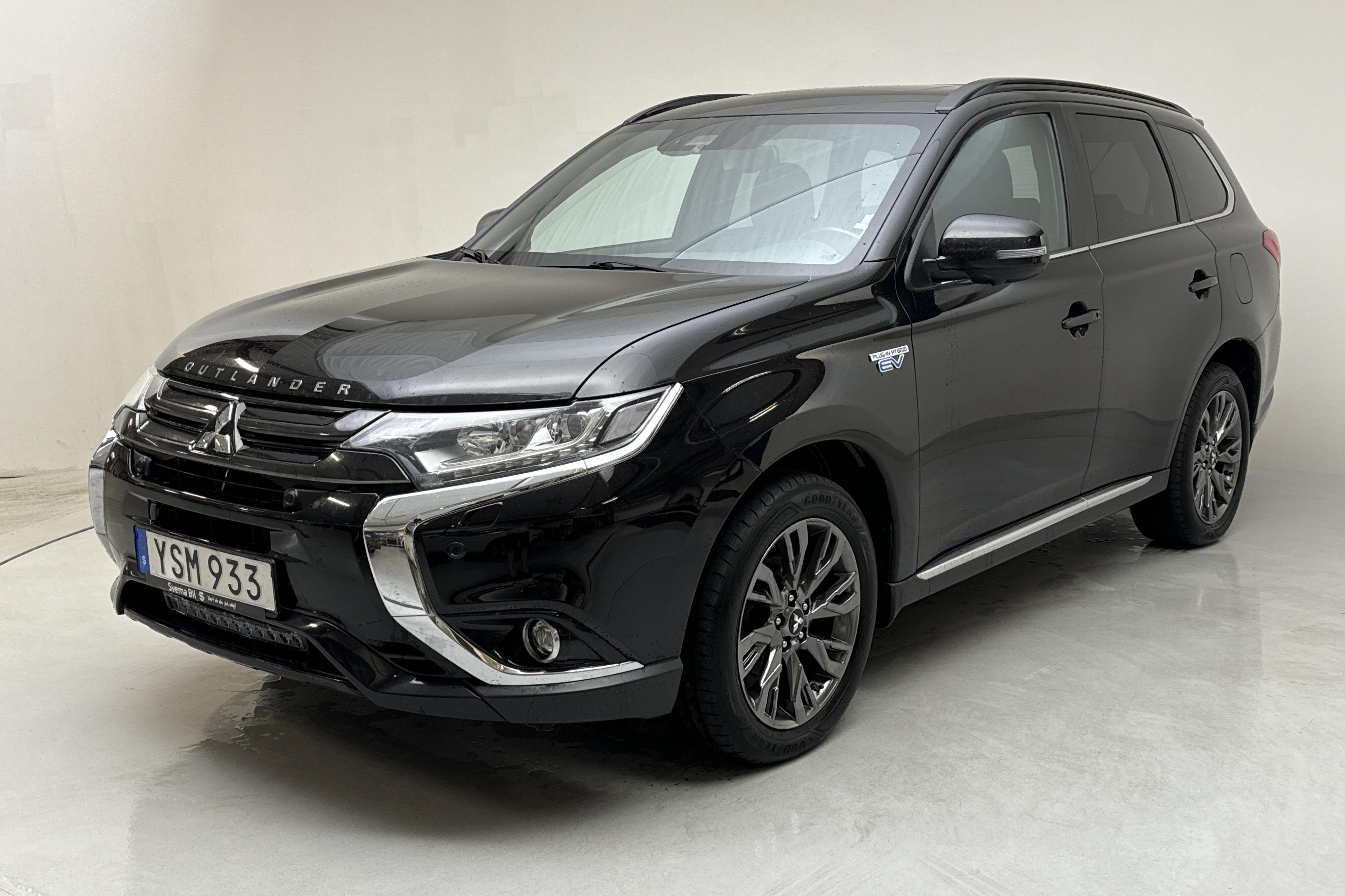 Mitsubishi Outlander 2.0 Plug-in Hybrid 4WD (121hk) - 16 618 mil - Automat - svart - 2018