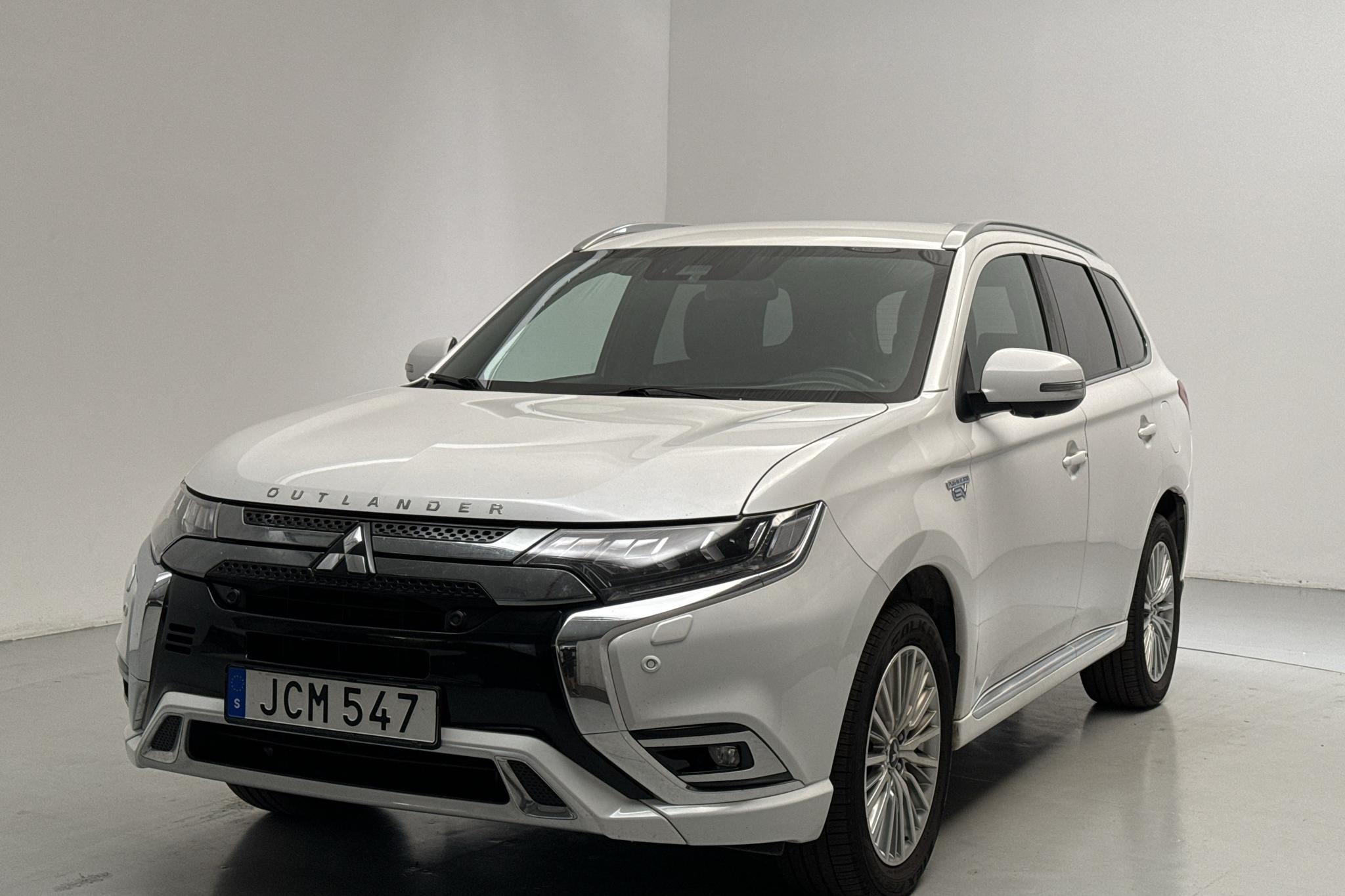 Mitsubishi Outlander 2.4 Plug-in Hybrid 4WD (136hk) - 154 130 km - Automatic - white - 2019