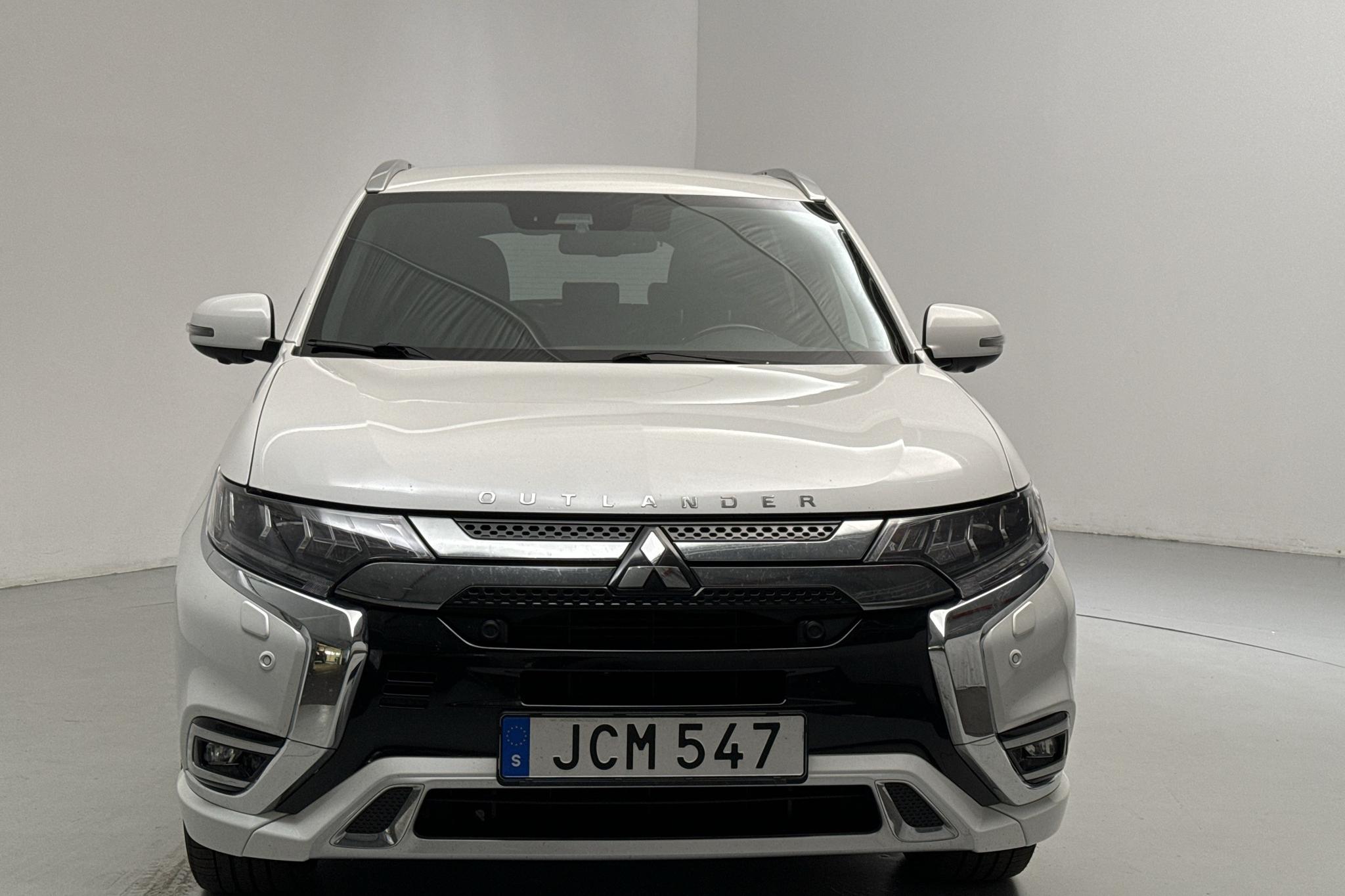 Mitsubishi Outlander 2.4 Plug-in Hybrid 4WD (136hk) - 154 130 km - Automatyczna - biały - 2019