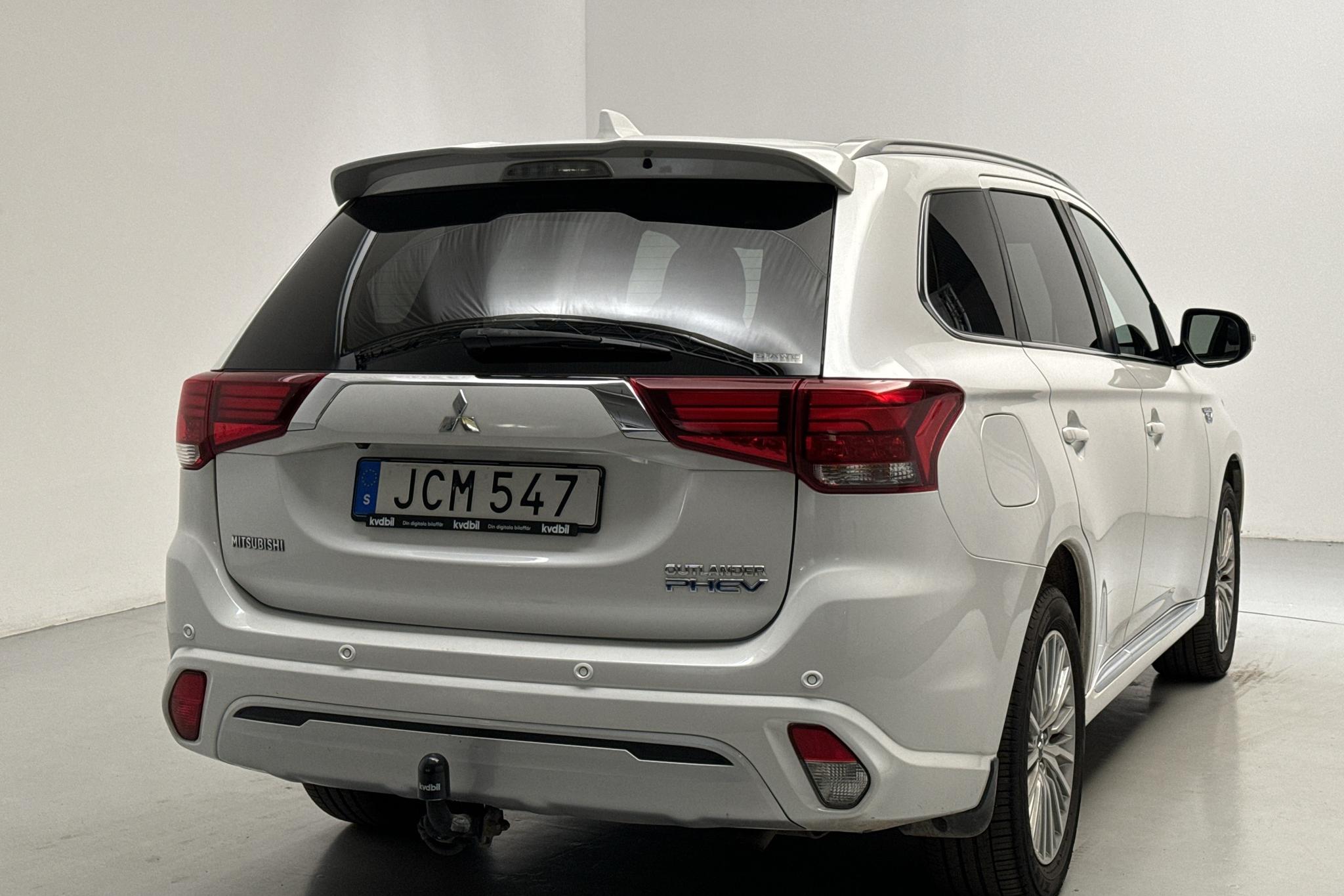 Mitsubishi Outlander 2.4 Plug-in Hybrid 4WD (136hk) - 15 413 mil - Automat - vit - 2019