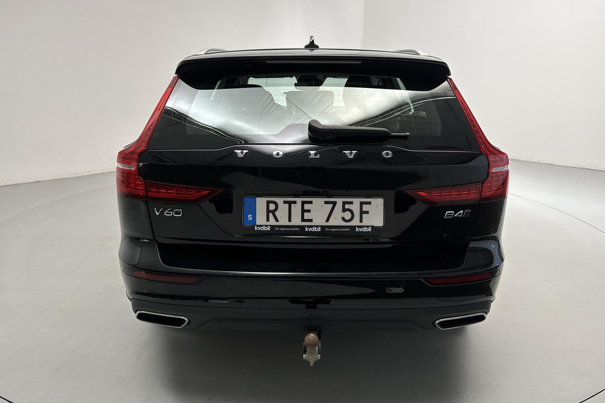 Volvo V60 B4 Cross Country AWD Mildhybrid, Diesel (197hk) - 11 907 mil - Automat - svart - 2021