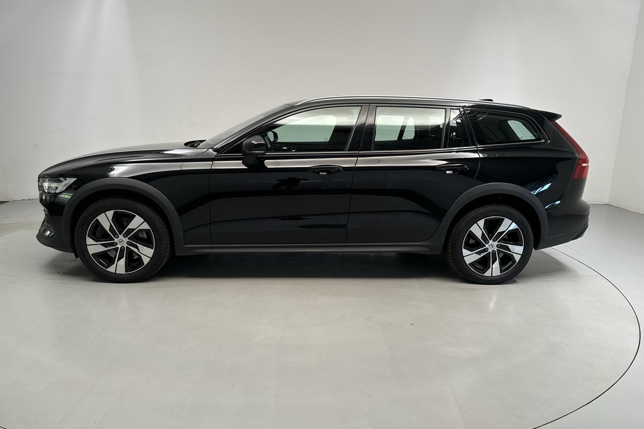 Volvo V60 B4 Cross Country AWD Mildhybrid, Diesel (197hk) - 119 070 km - Automatic - black - 2021