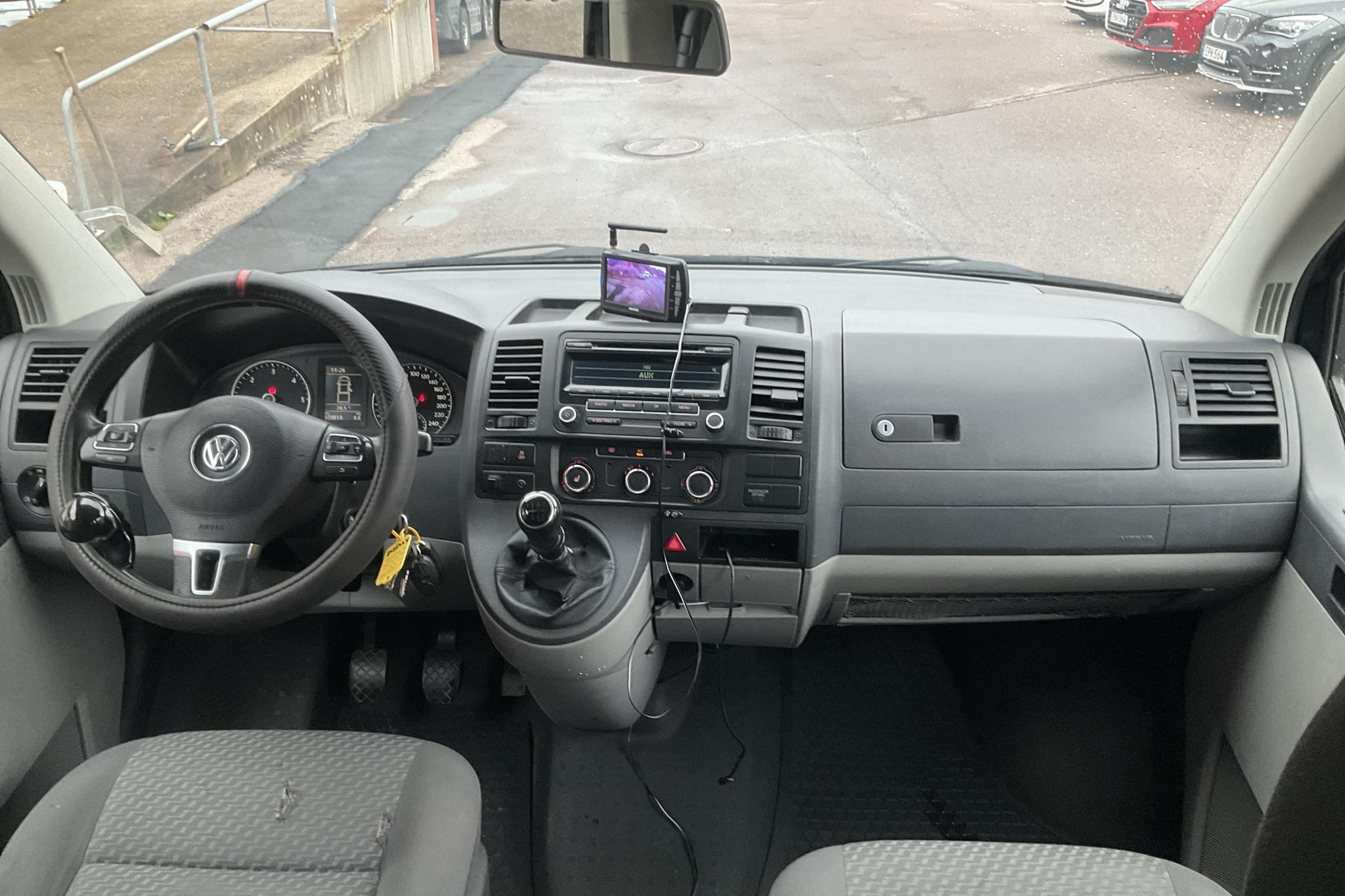 VW Transporter T5 2.0 TDI Pickup (140hk) - 179 810 km - Manuaalinen - musta - 2012