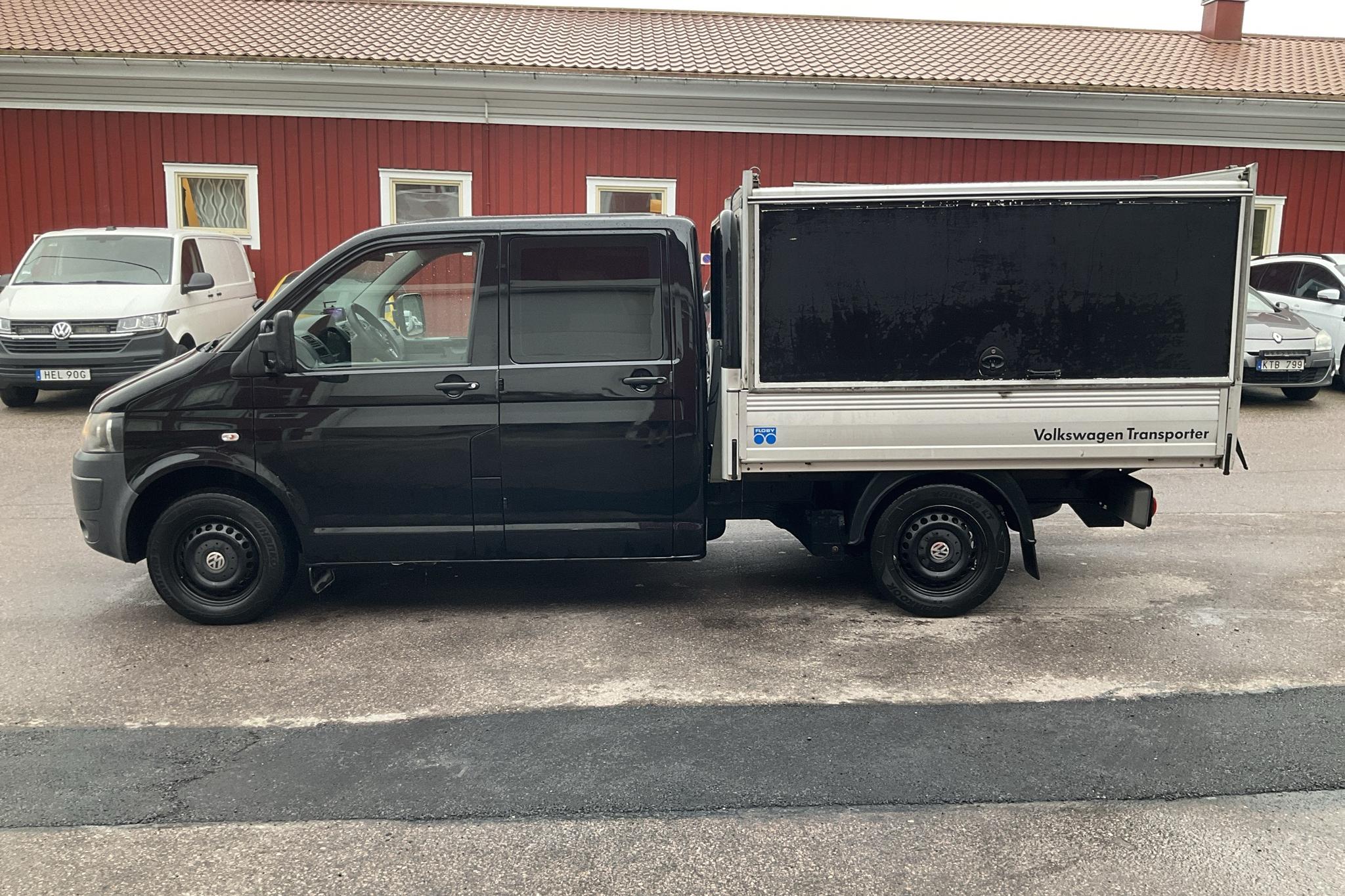 VW Transporter T5 2.0 TDI Pickup (140hk) - 179 810 km - Manuaalinen - musta - 2012