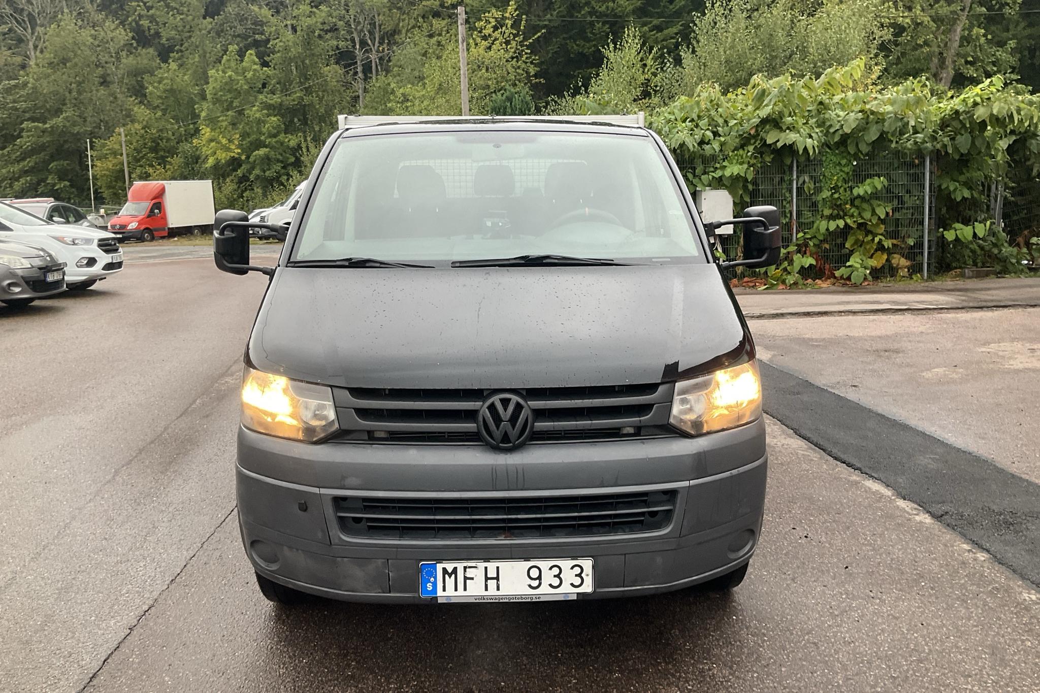 VW Transporter T5 2.0 TDI Pickup (140hk) - 17 981 mil - Manuell - svart - 2012